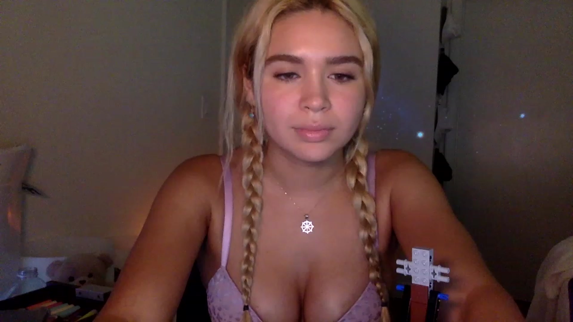 Gallery image thumbnail from sincerelypeny's myfreecams stream on, 01/13/2023, 10:18 image 7 of 20