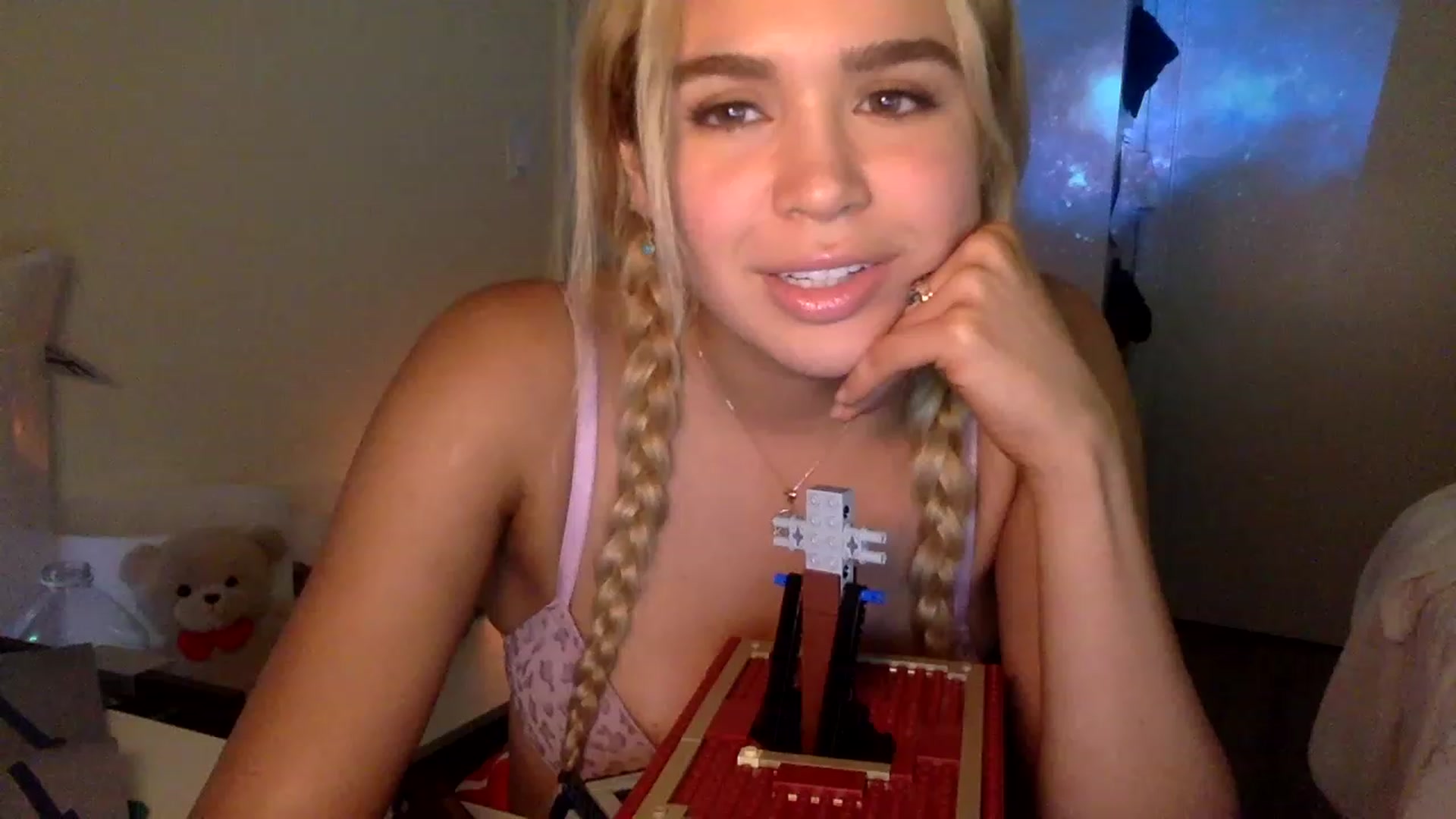 Gallery image thumbnail from sincerelypeny's myfreecams stream on, 01/13/2023, 10:18 image 17 of 20