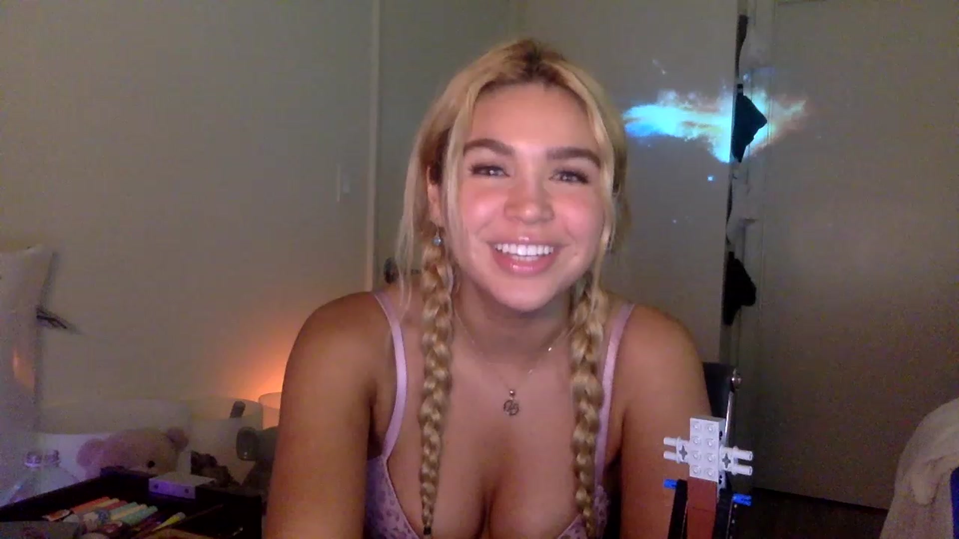 Gallery image thumbnail from sincerelypeny's myfreecams stream on, 01/13/2023, 10:18 image 11 of 20