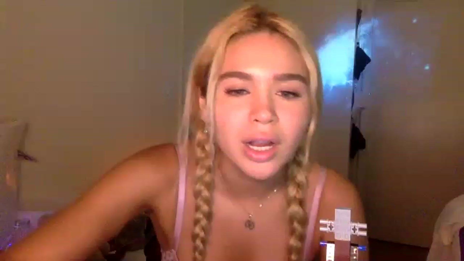 Gallery image thumbnail from sincerelypeny's myfreecams stream on, 01/13/2023, 10:18 image 1 of 20