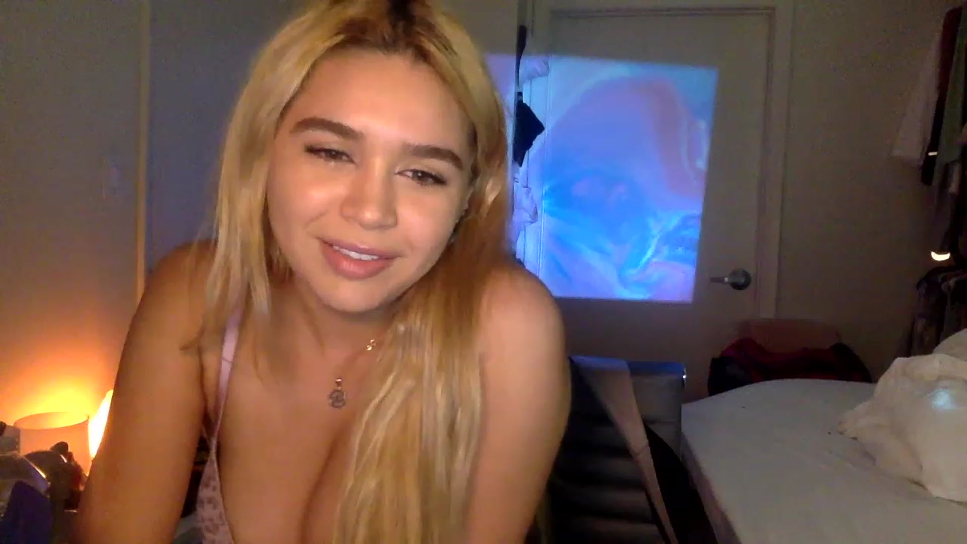 Gallery image thumbnail from sincerelypeny's myfreecams stream on, 01/16/2023, 03:57 image 5 of 20