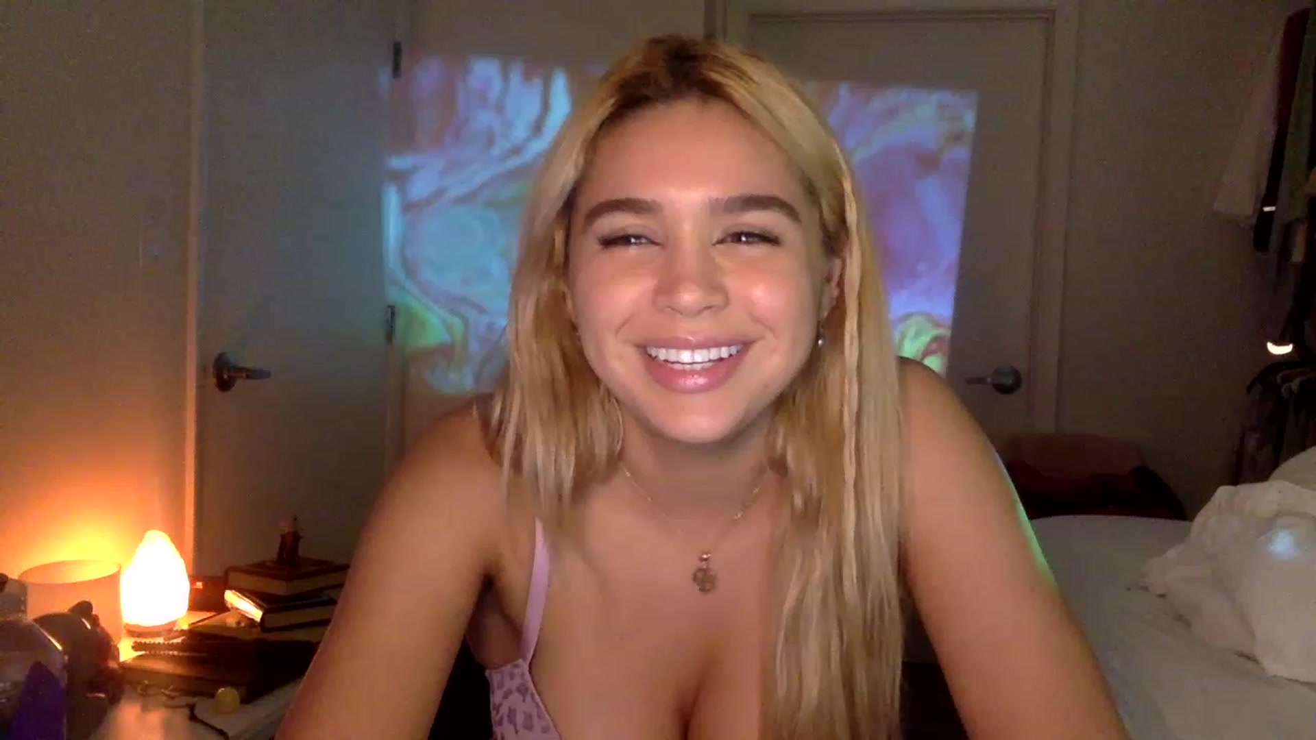 Gallery image thumbnail from sincerelypeny's myfreecams stream on, 01/16/2023, 03:57 image 10 of 20