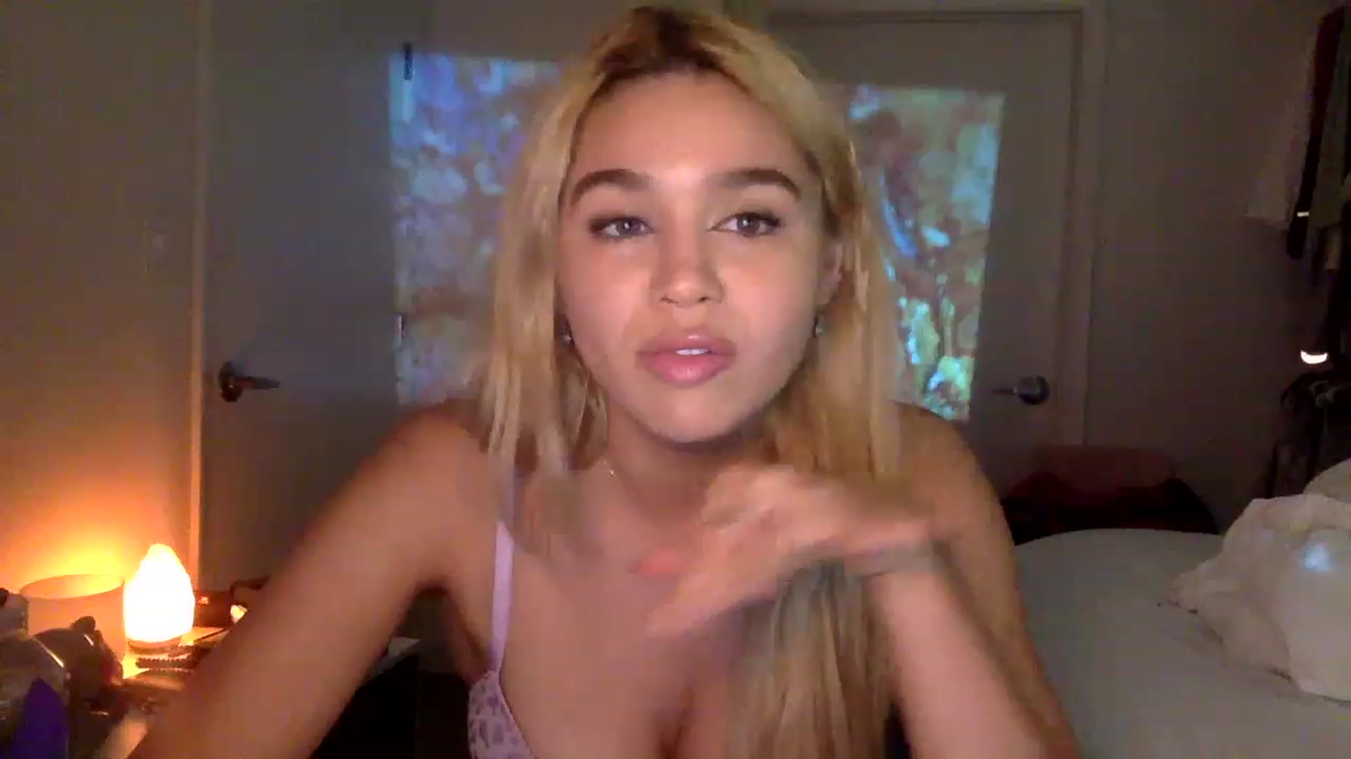 Gallery image thumbnail from sincerelypeny's myfreecams stream on, 01/16/2023, 03:57 image 6 of 20