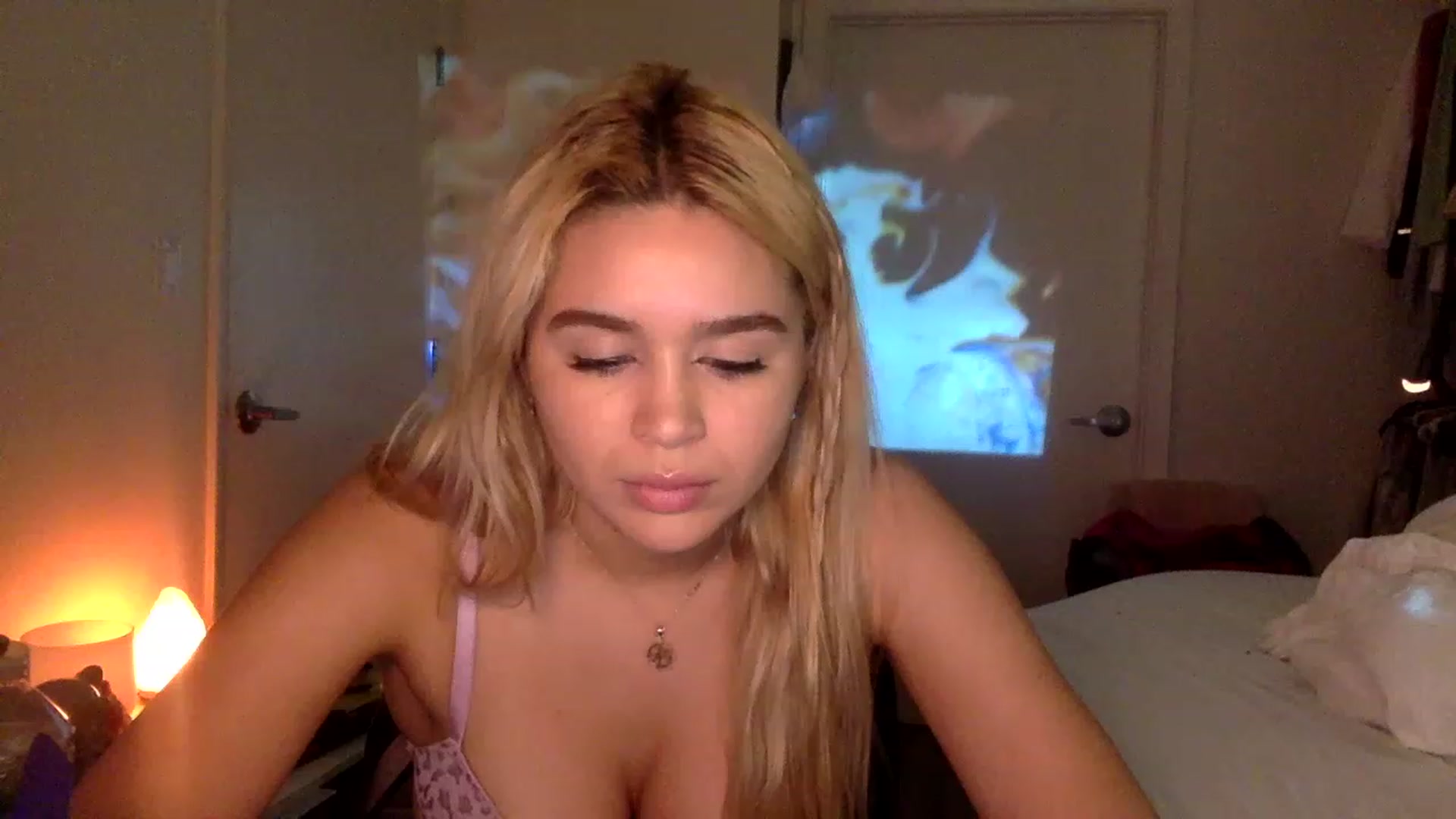 Gallery image thumbnail from sincerelypeny's myfreecams stream on, 01/16/2023, 03:57 image 12 of 20