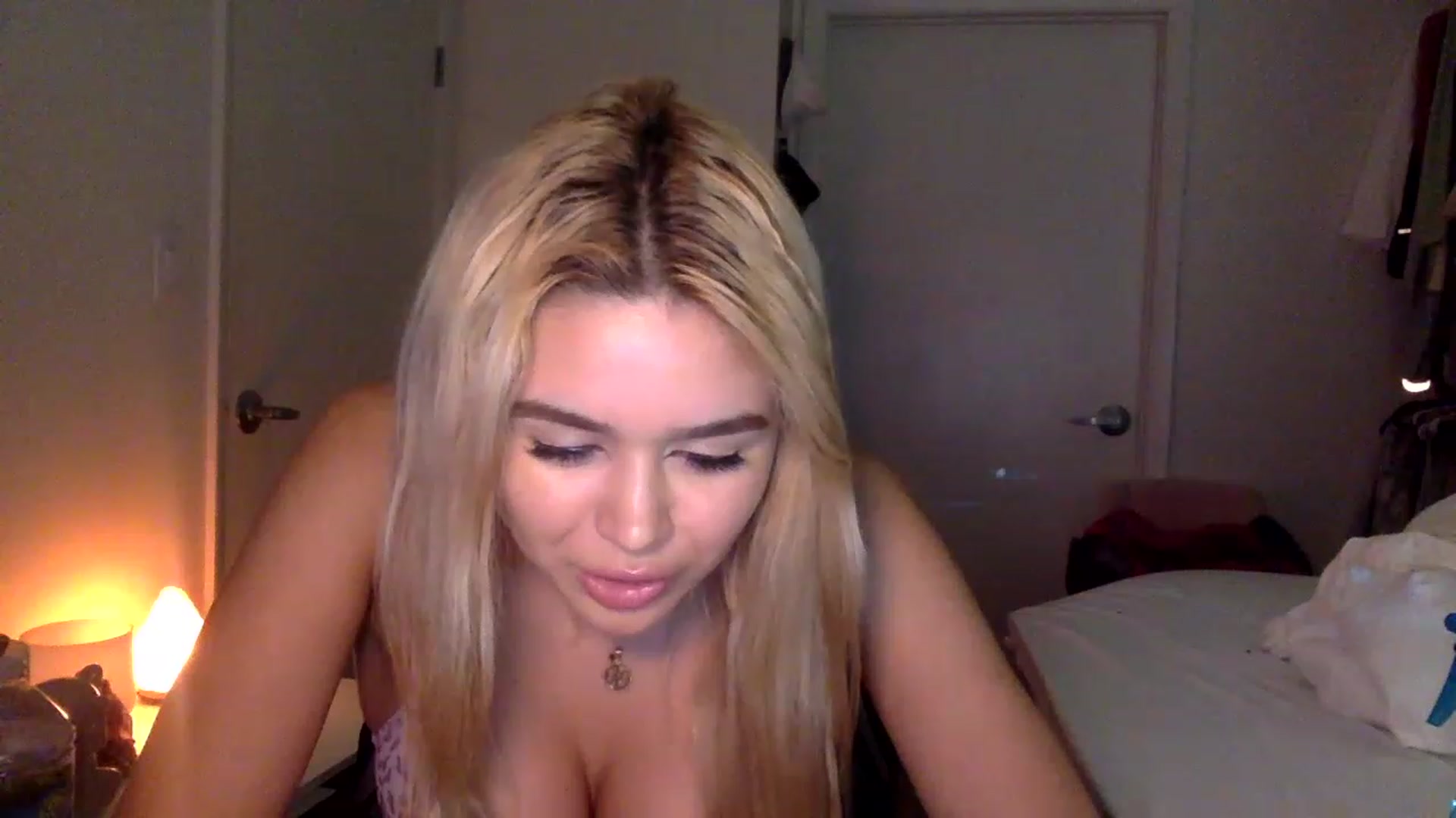 Gallery image thumbnail from sincerelypeny's myfreecams stream on, 01/16/2023, 03:57 image 14 of 20