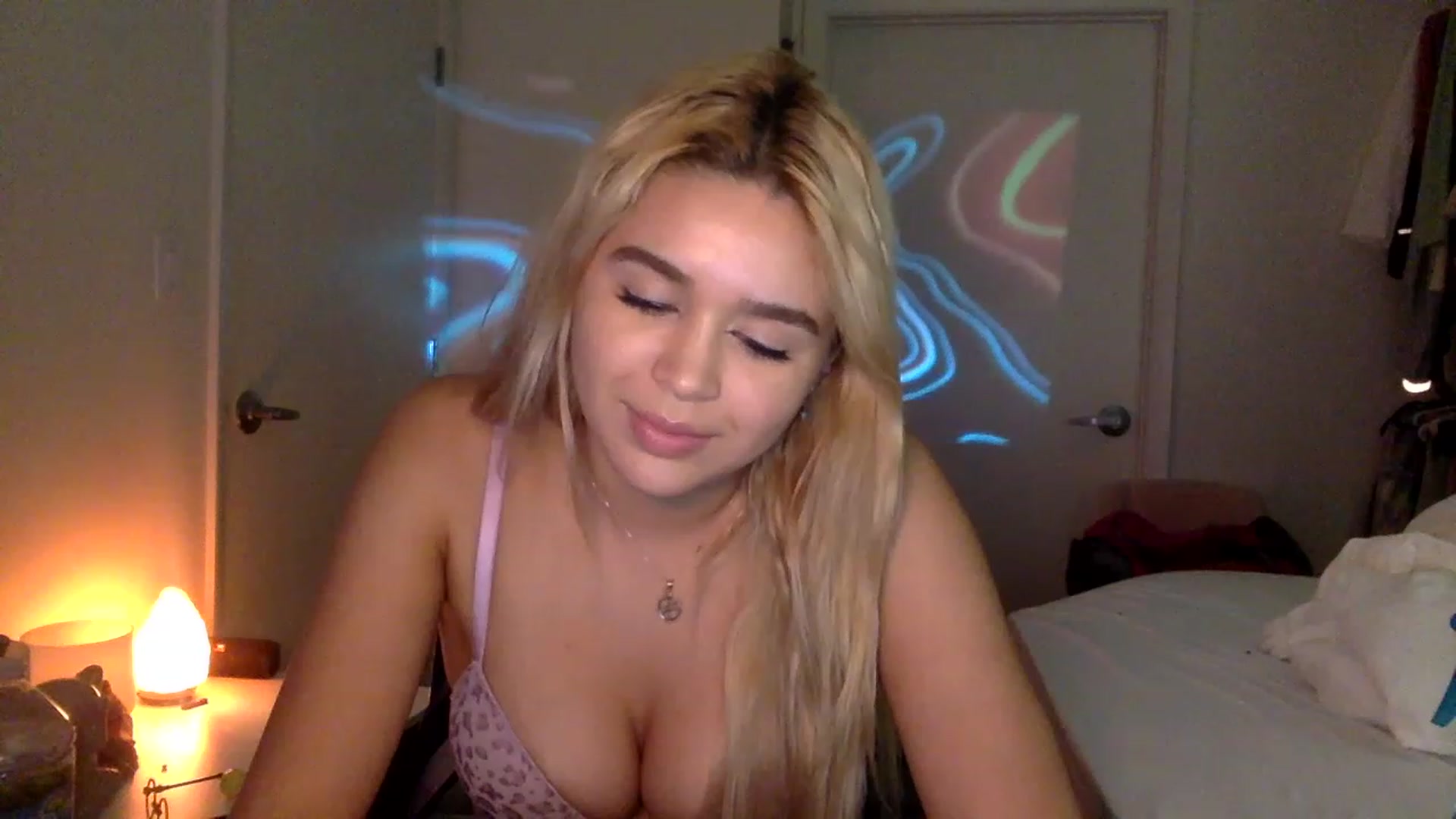 Gallery image thumbnail from sincerelypeny's myfreecams stream on, 01/16/2023, 03:57 image 17 of 20