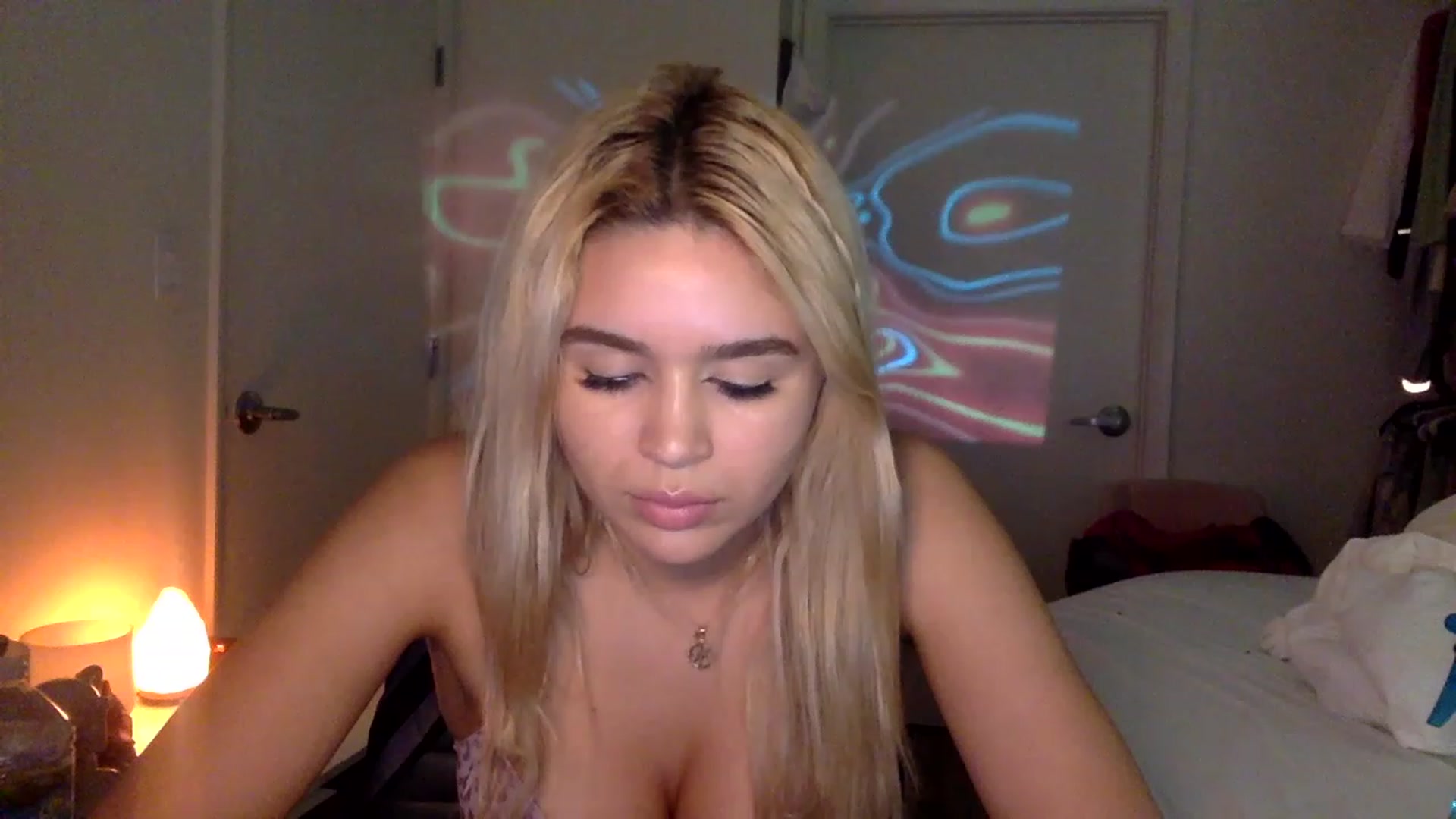 Gallery image thumbnail from sincerelypeny's myfreecams stream on, 01/16/2023, 03:57 image 15 of 20