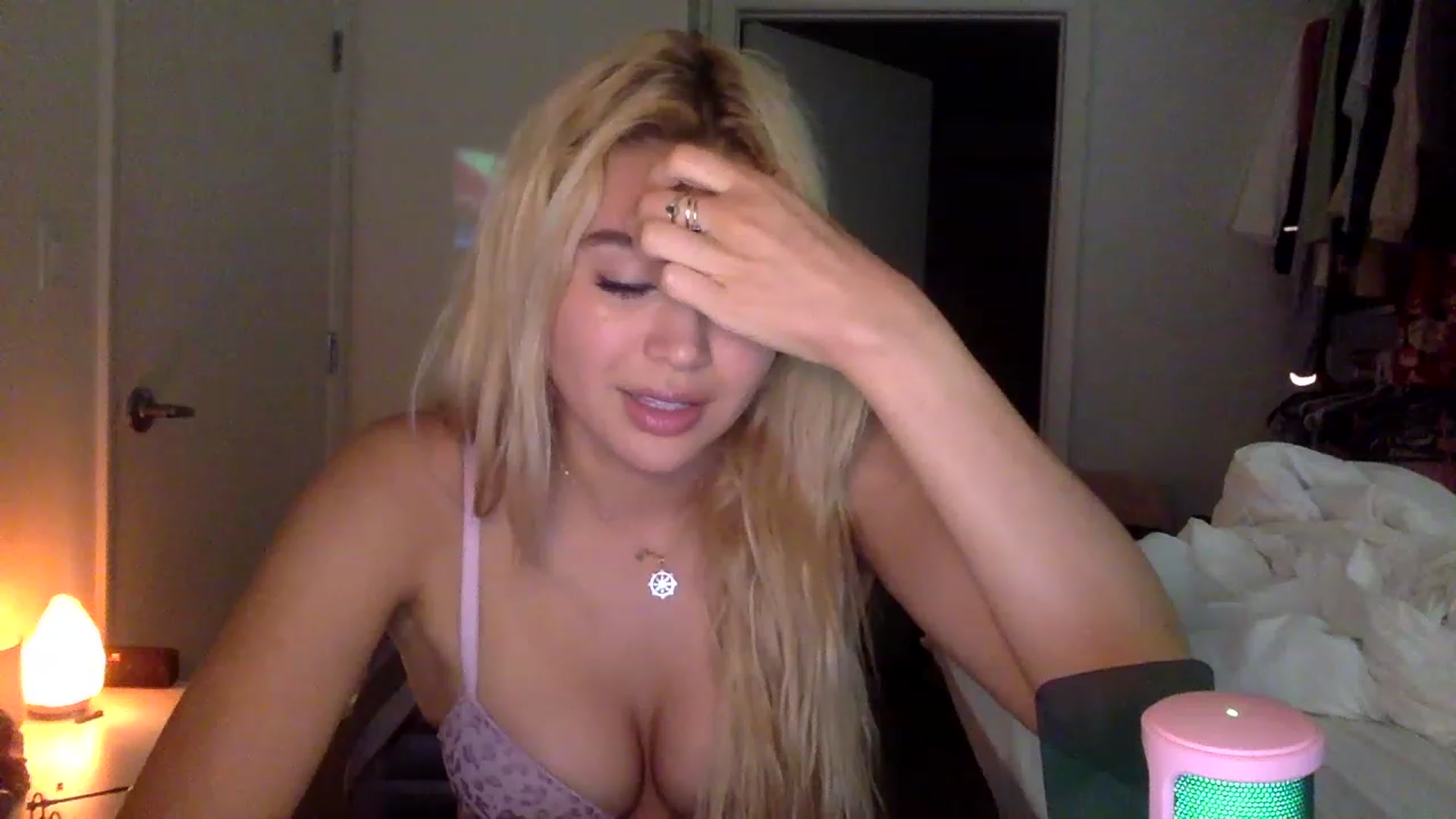 Gallery image thumbnail from sincerelypeny's myfreecams stream on, 01/16/2023, 06:57 image 18 of 20