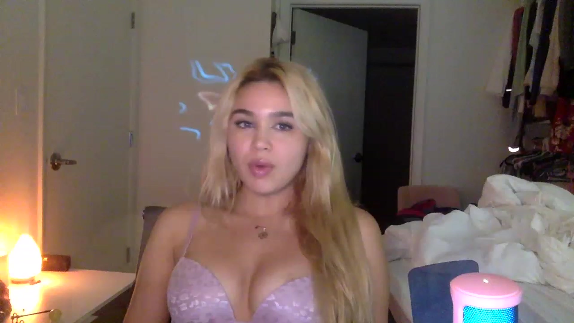 Gallery image thumbnail from sincerelypeny's myfreecams stream on, 01/16/2023, 06:57 image 10 of 20