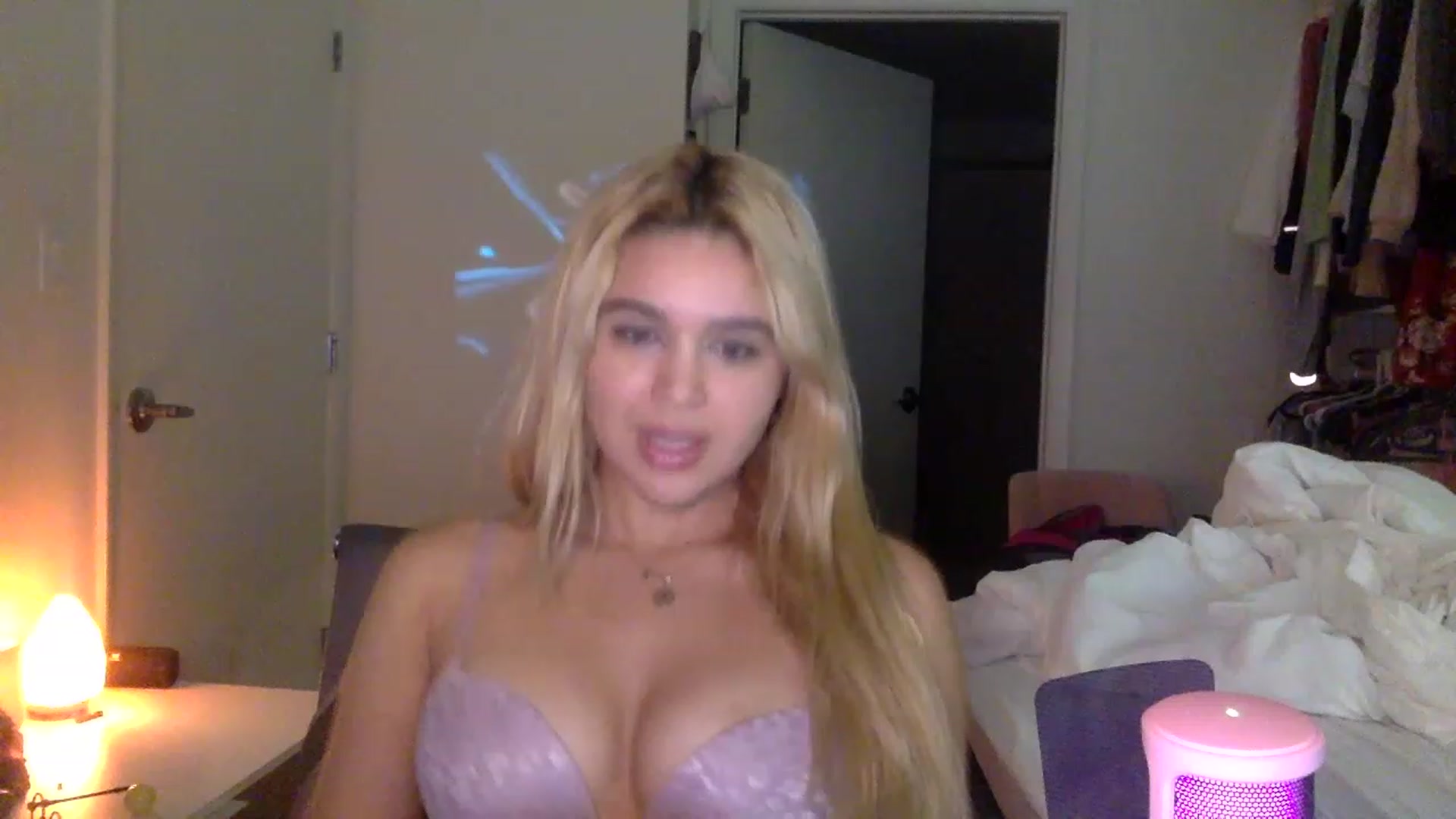 Gallery image thumbnail from sincerelypeny's myfreecams stream on, 01/16/2023, 06:57 image 14 of 20