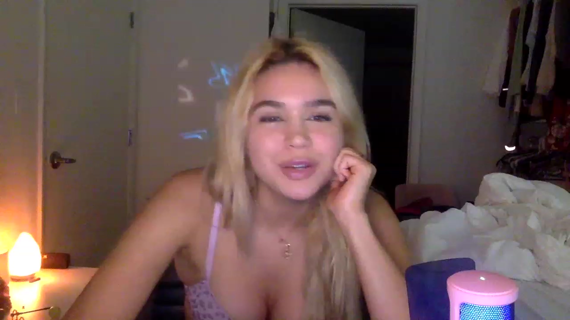 Gallery image thumbnail from sincerelypeny's myfreecams stream on, 01/16/2023, 06:57 image 17 of 20