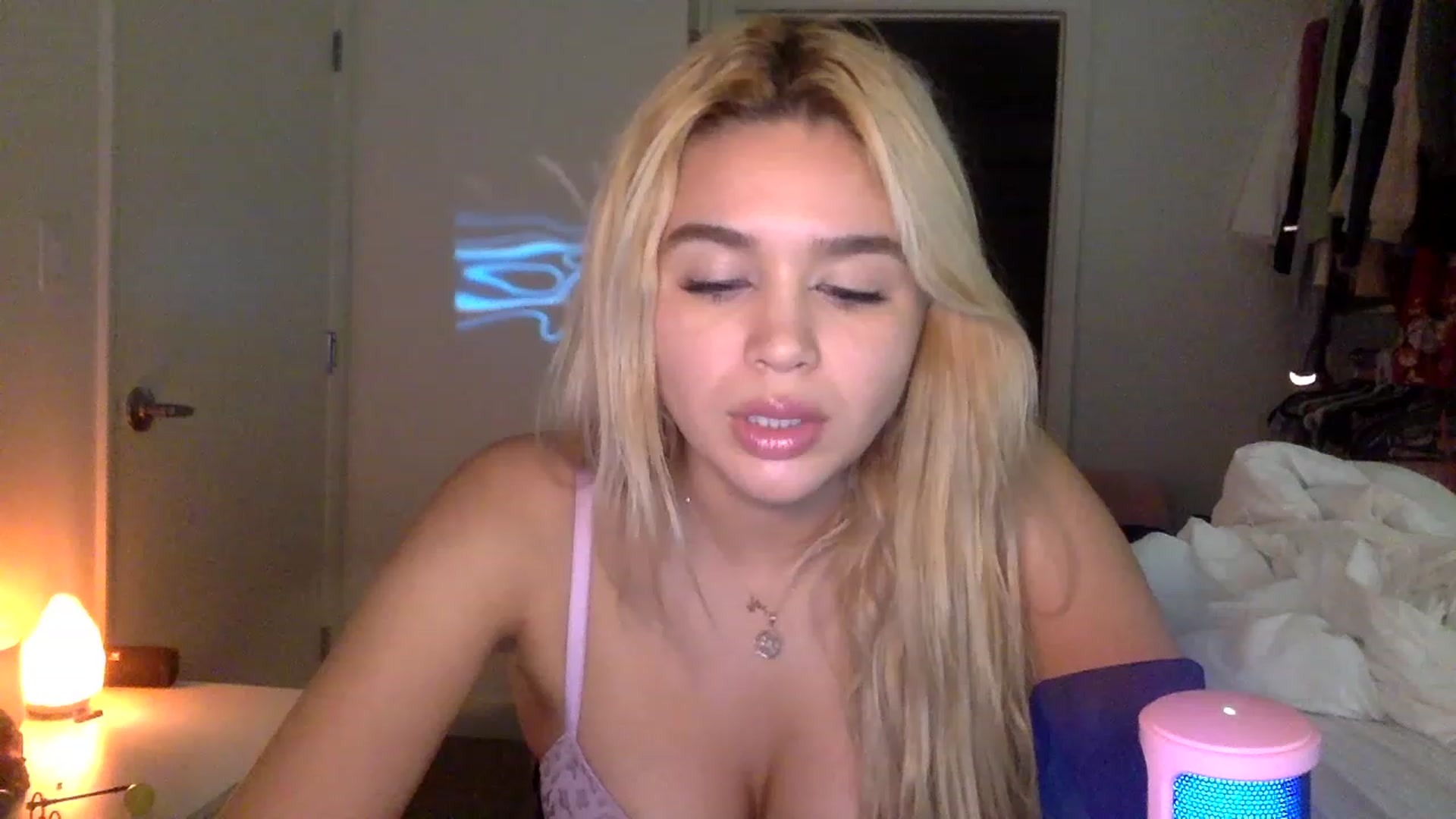 Gallery image thumbnail from sincerelypeny's myfreecams stream on, 01/16/2023, 06:57 image 3 of 20