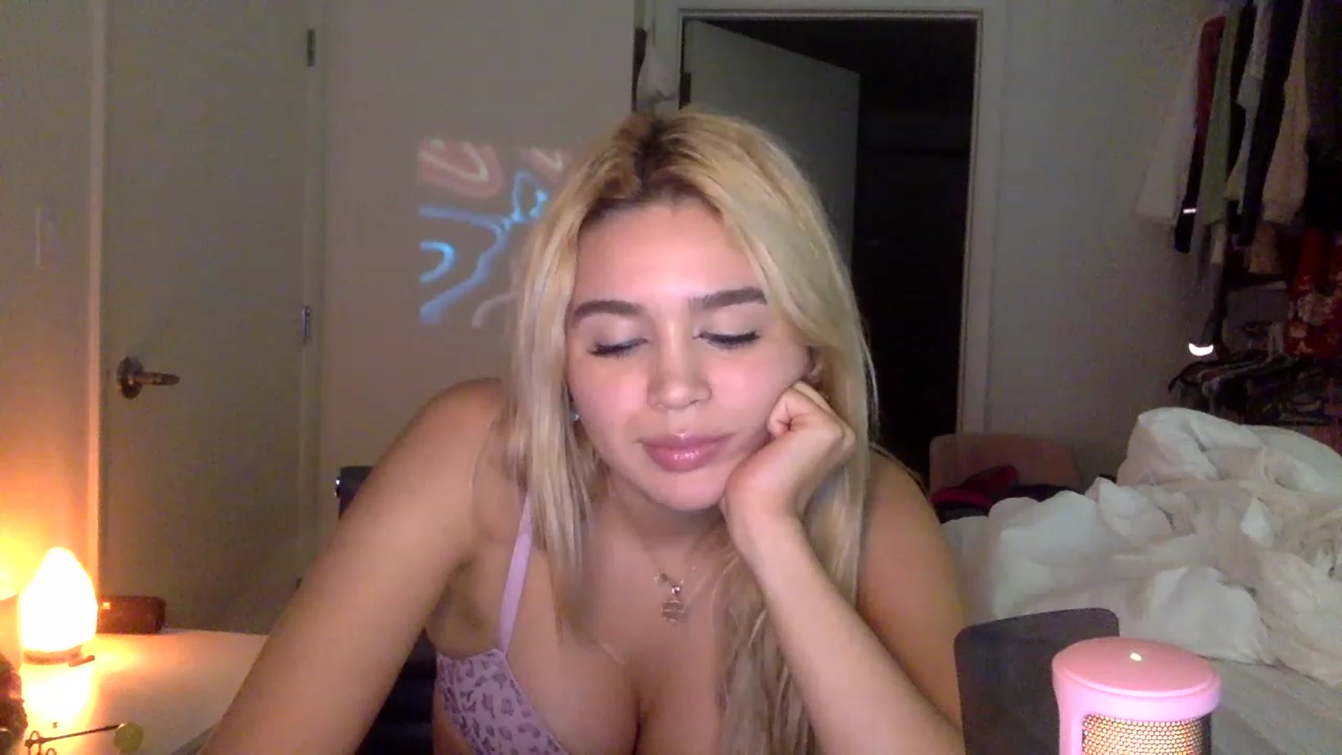 Gallery image thumbnail from sincerelypeny's myfreecams stream on, 01/16/2023, 06:57 image 16 of 20