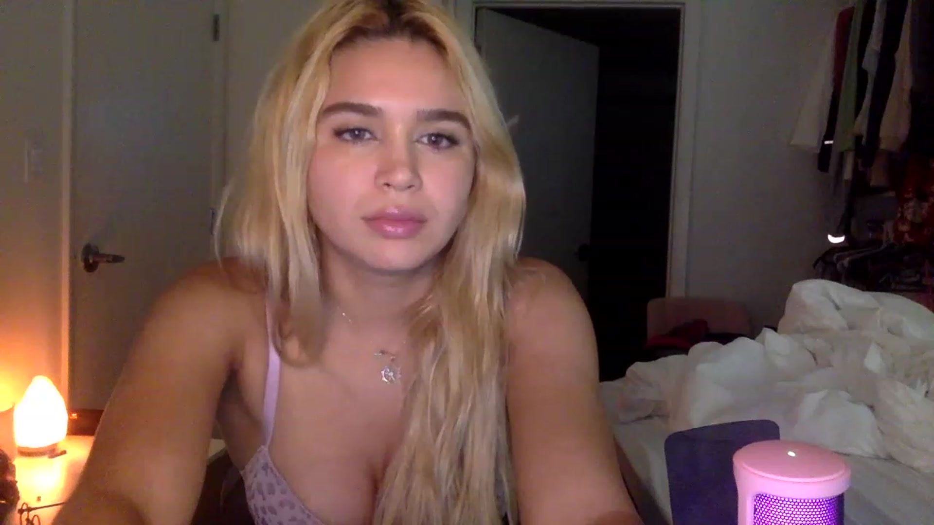 Gallery image thumbnail from sincerelypeny's myfreecams stream on, 01/16/2023, 06:57 image 19 of 20