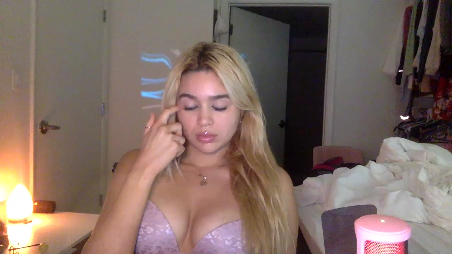 Gallery image thumbnail from sincerelypeny's myfreecams stream on, 01/16/2023, 06:57 image 7 of 20