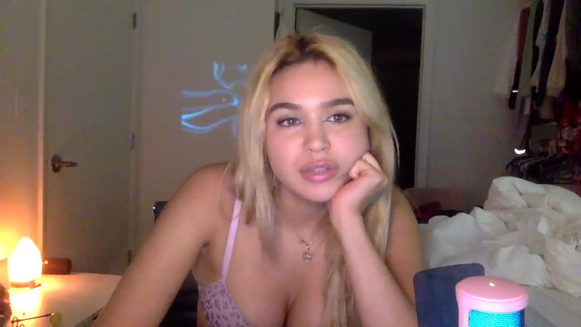 Gallery image thumbnail from sincerelypeny's myfreecams stream on, 01/16/2023, 06:57 image 15 of 20