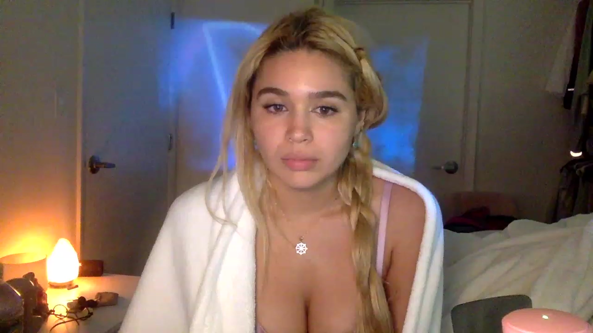 Gallery image thumbnail from sincerelypeny's myfreecams stream on, 01/16/2023, 09:51 image 11 of 20