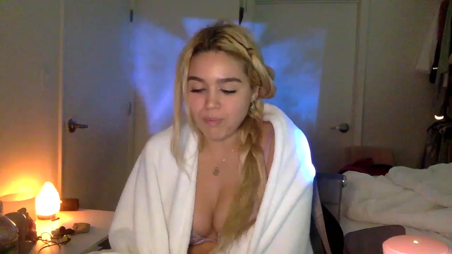 Gallery image thumbnail from sincerelypeny's myfreecams stream on, 01/16/2023, 09:51 image 13 of 20