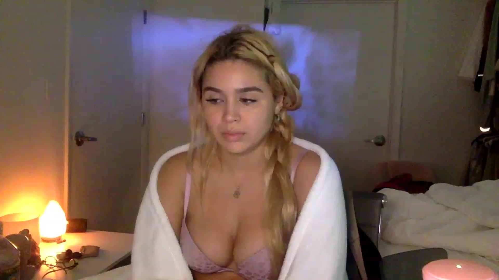 Gallery image thumbnail from sincerelypeny's myfreecams stream on, 01/16/2023, 09:51 image 20 of 20