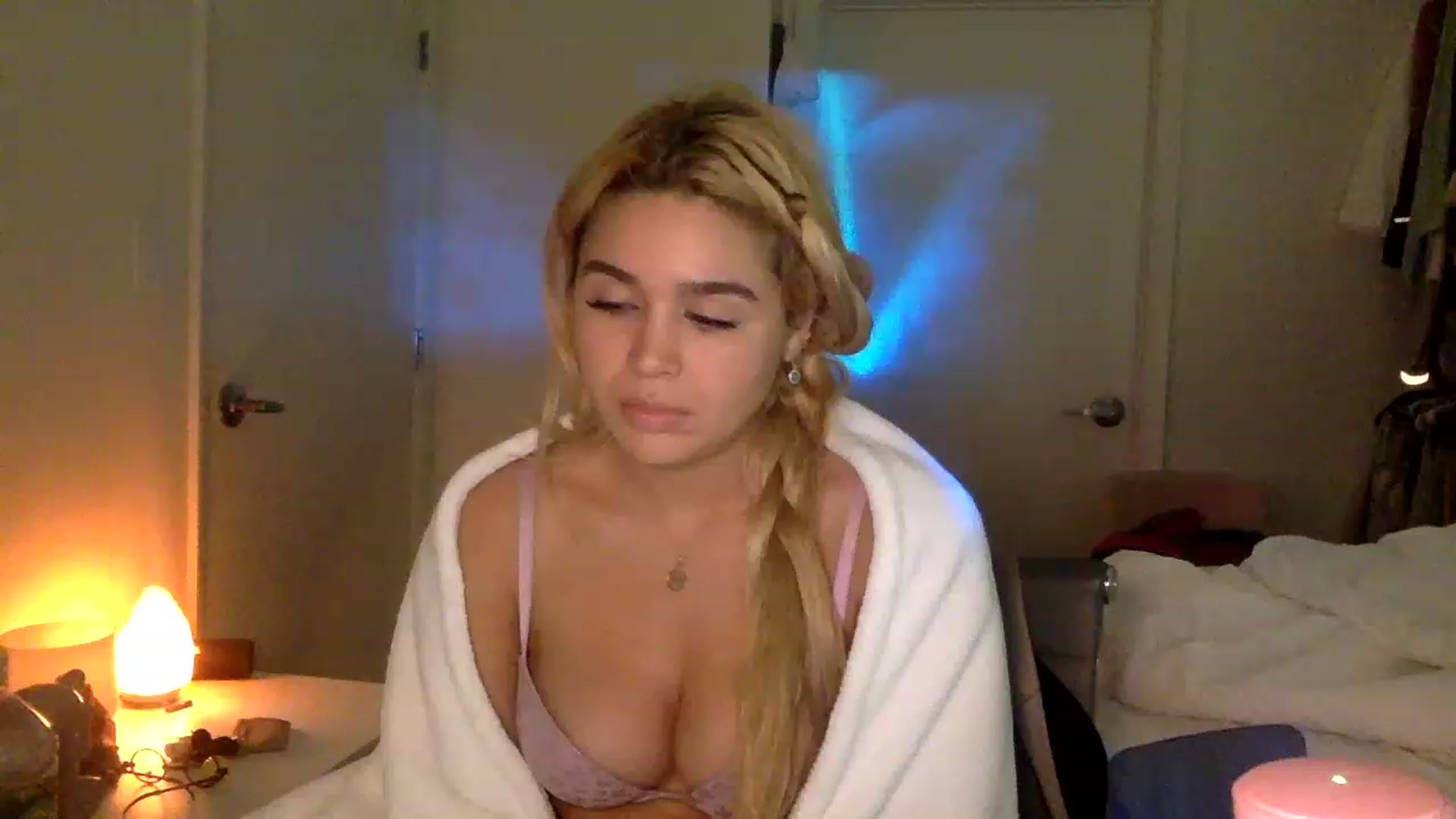 Gallery image thumbnail from sincerelypeny's myfreecams stream on, 01/16/2023, 09:51 image 17 of 20