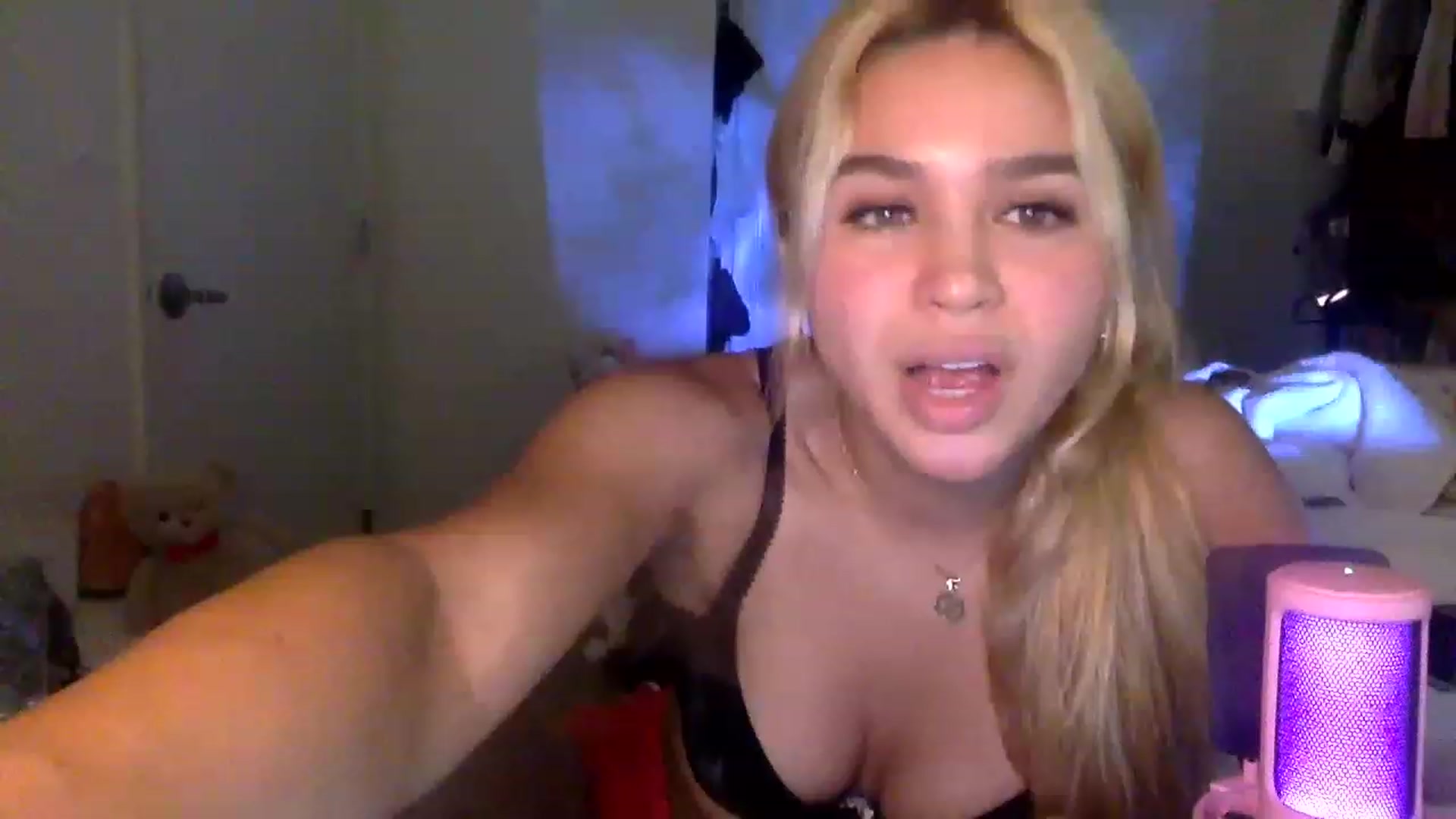 Gallery image thumbnail from sincerelypeny's myfreecams stream on, 01/20/2023, 07:50 image 2 of 20