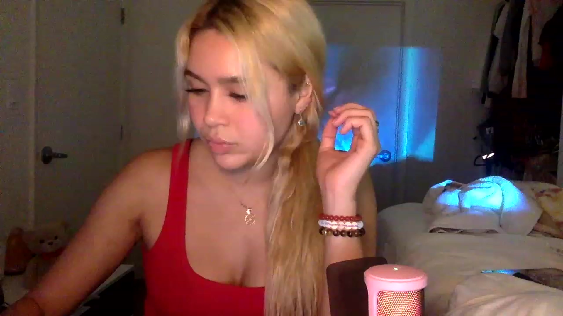 Gallery image thumbnail from sincerelypeny's myfreecams stream on, 01/20/2023, 07:50 image 1 of 20
