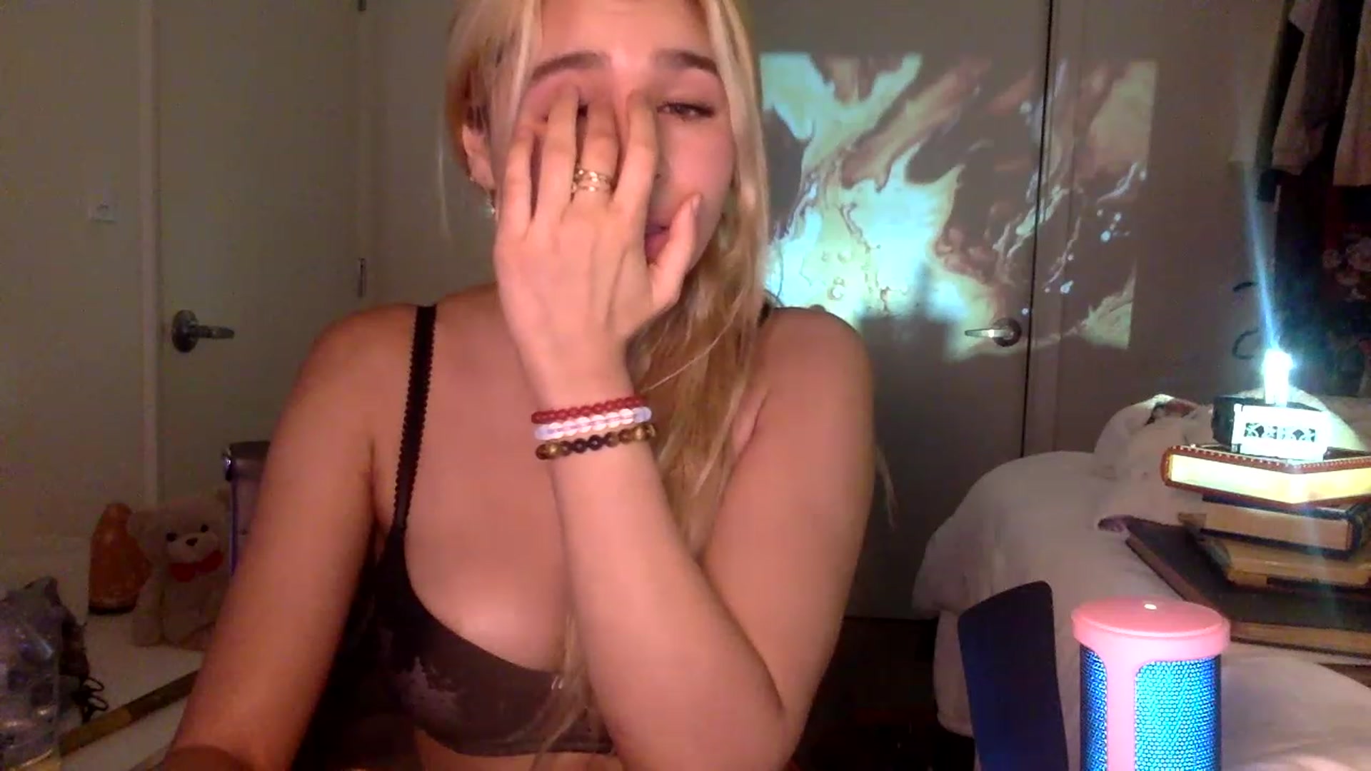Gallery image thumbnail from sincerelypeny's myfreecams stream on, 01/20/2023, 07:50 image 17 of 20