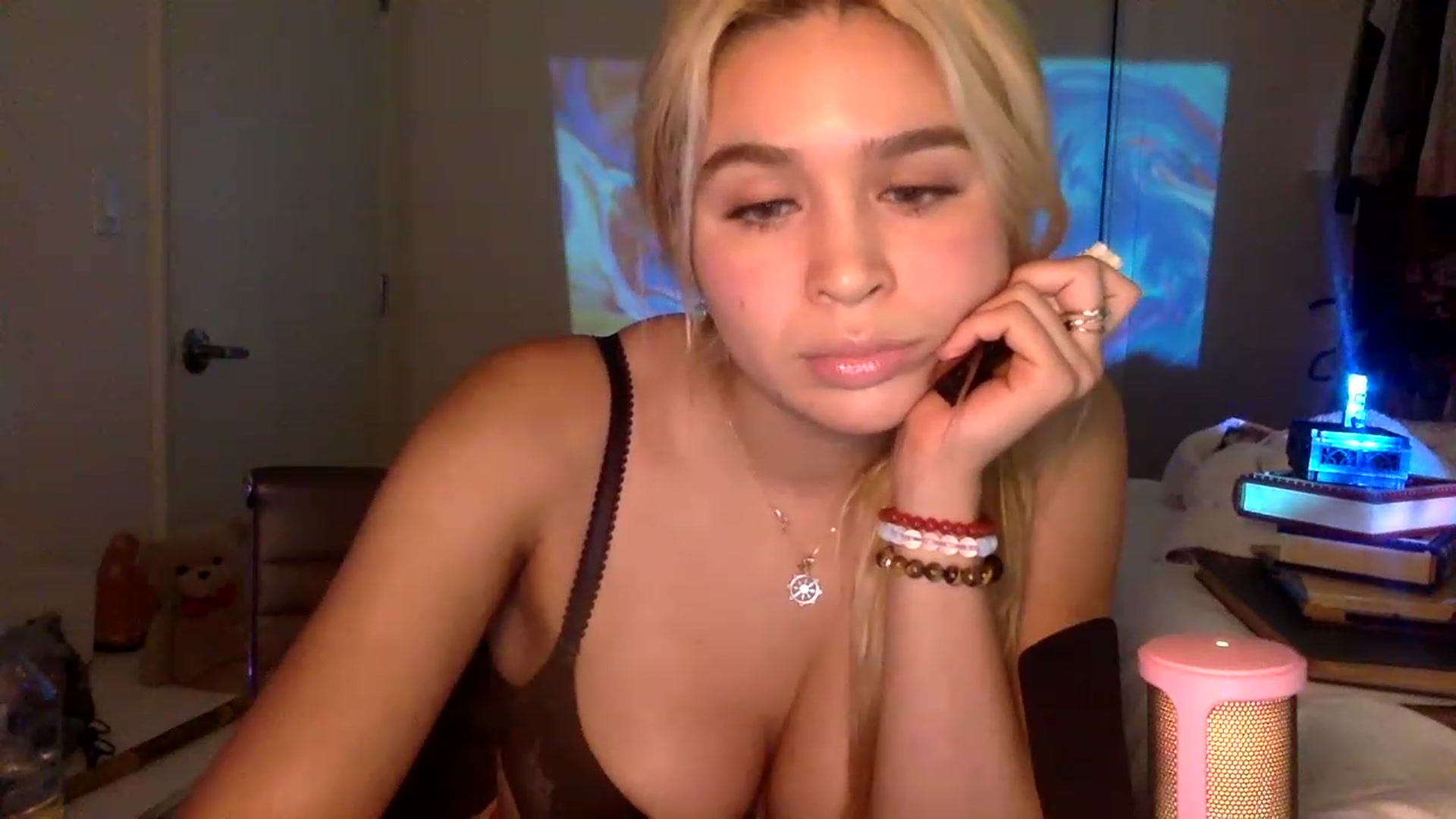 Gallery image thumbnail from sincerelypeny's myfreecams stream on, 01/20/2023, 07:50 image 19 of 20