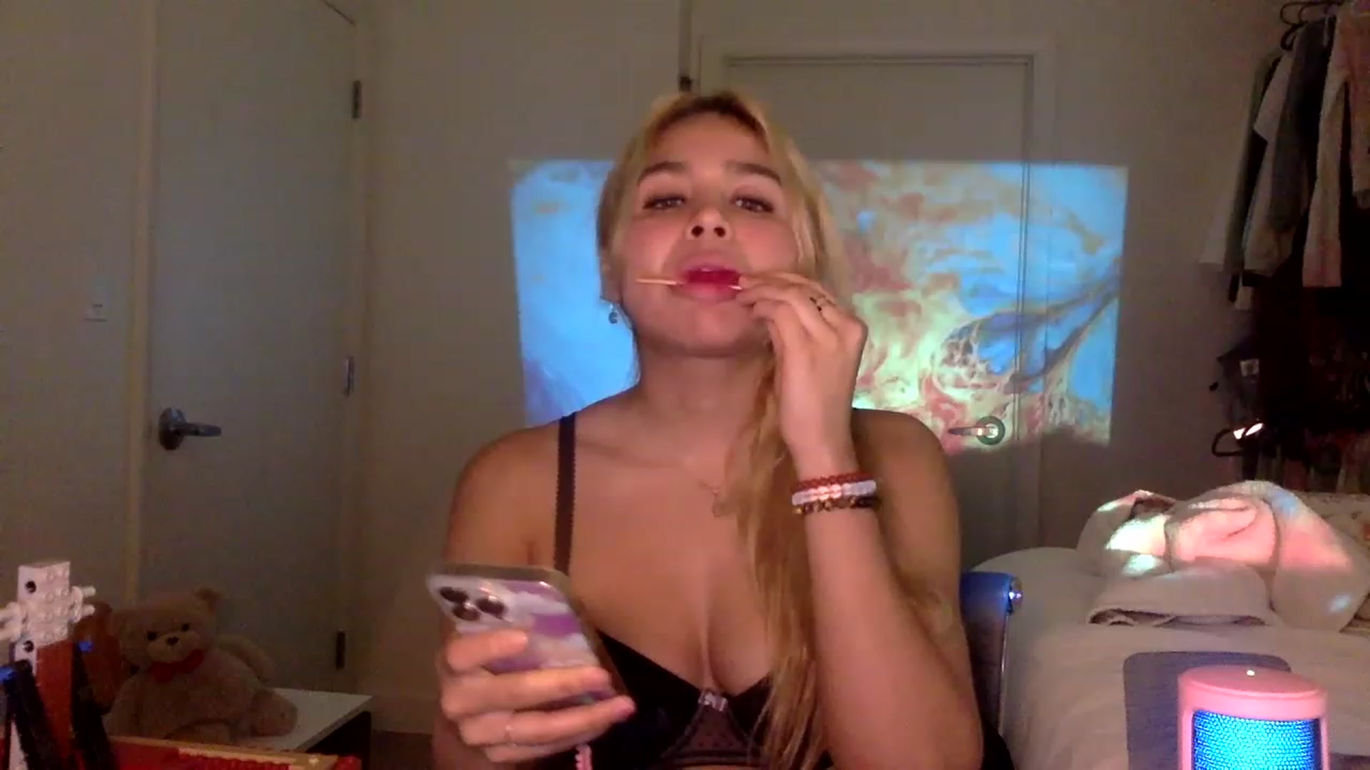 Gallery image thumbnail from sincerelypeny's myfreecams stream on, 01/20/2023, 07:50 image 3 of 20