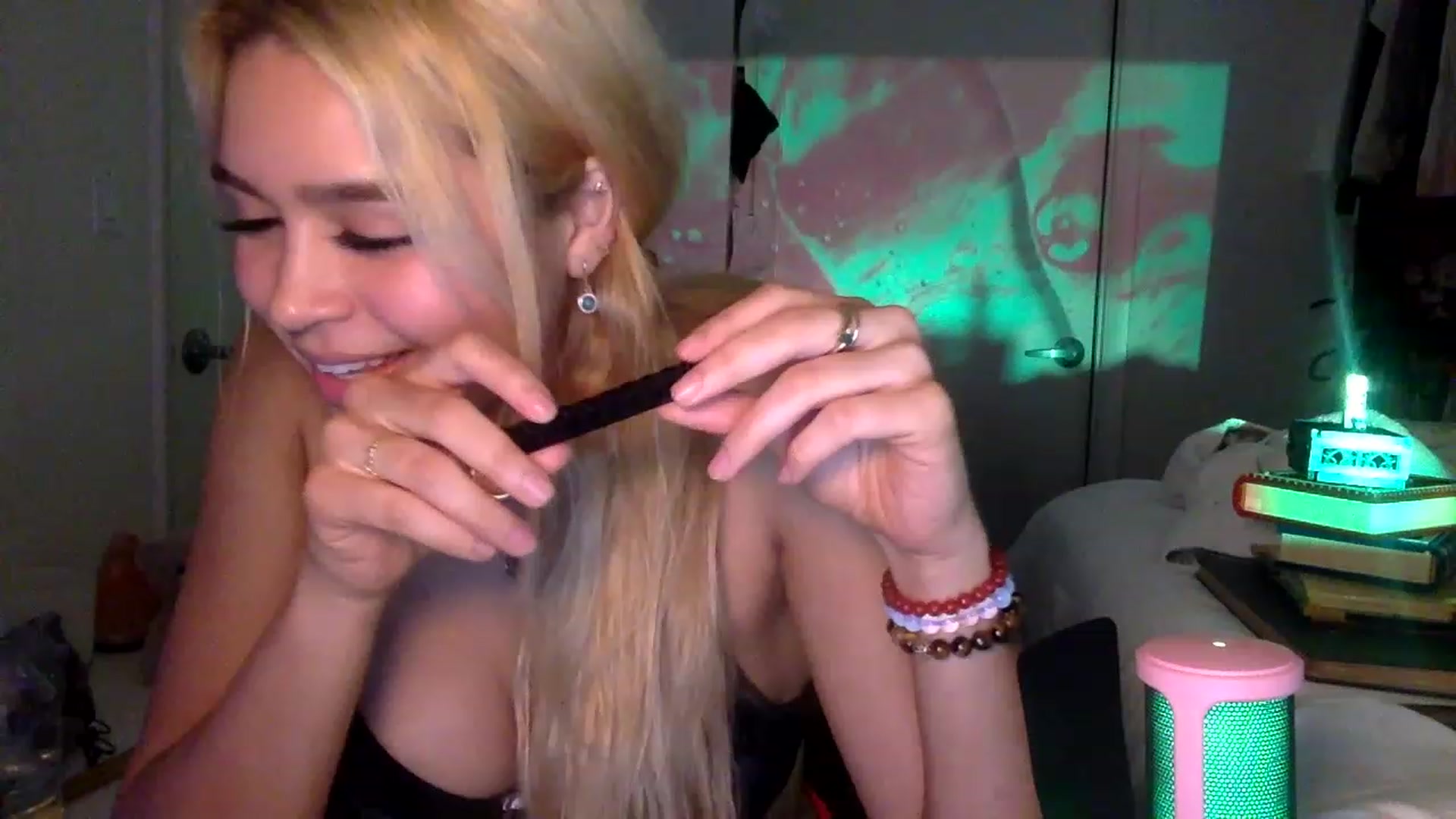 Gallery image thumbnail from sincerelypeny's myfreecams stream on, 01/20/2023, 07:50 image 18 of 20