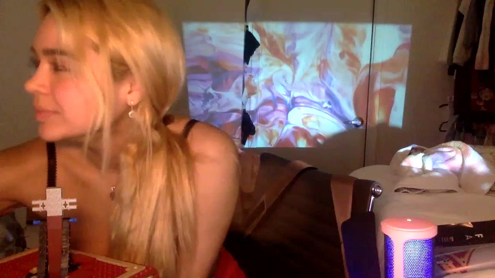 Gallery image thumbnail from sincerelypeny's myfreecams stream on, 01/20/2023, 07:50 image 12 of 20