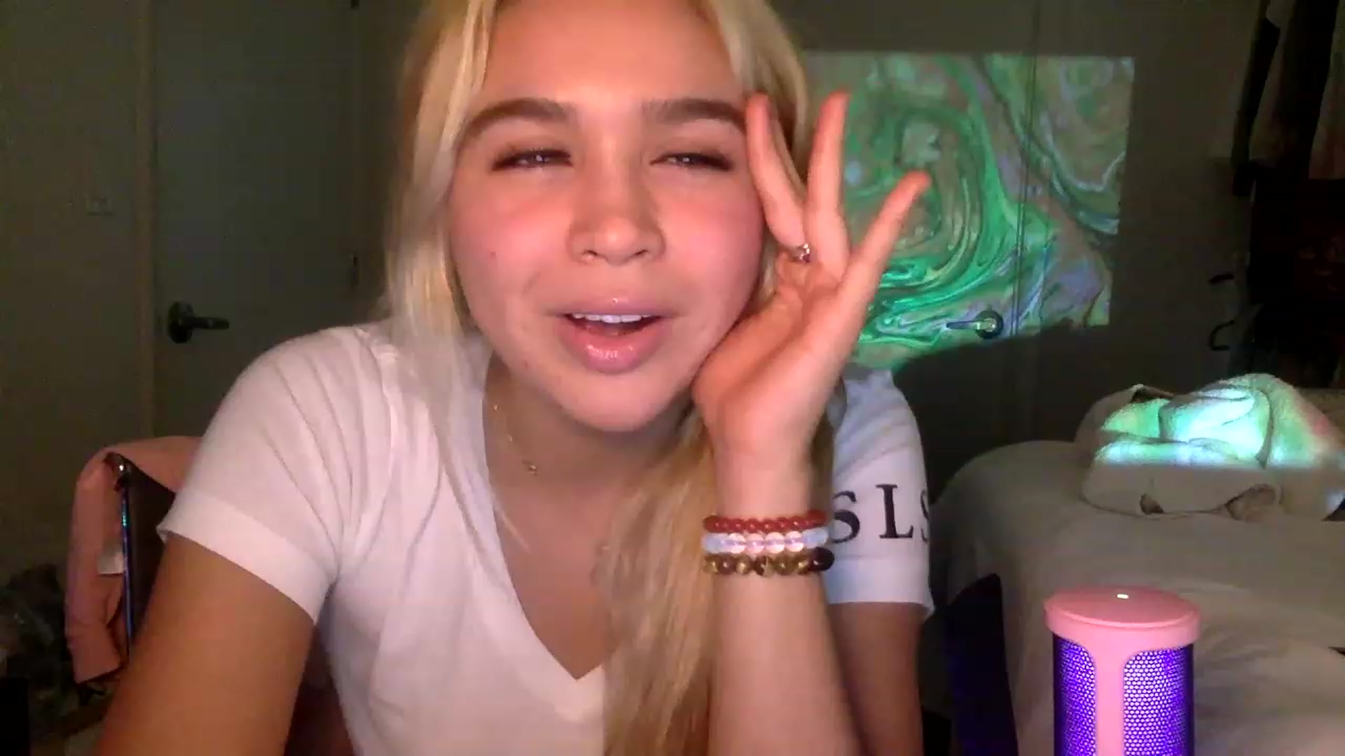 Gallery image thumbnail from sincerelypeny's myfreecams stream on, 01/20/2023, 08:51 image 17 of 20