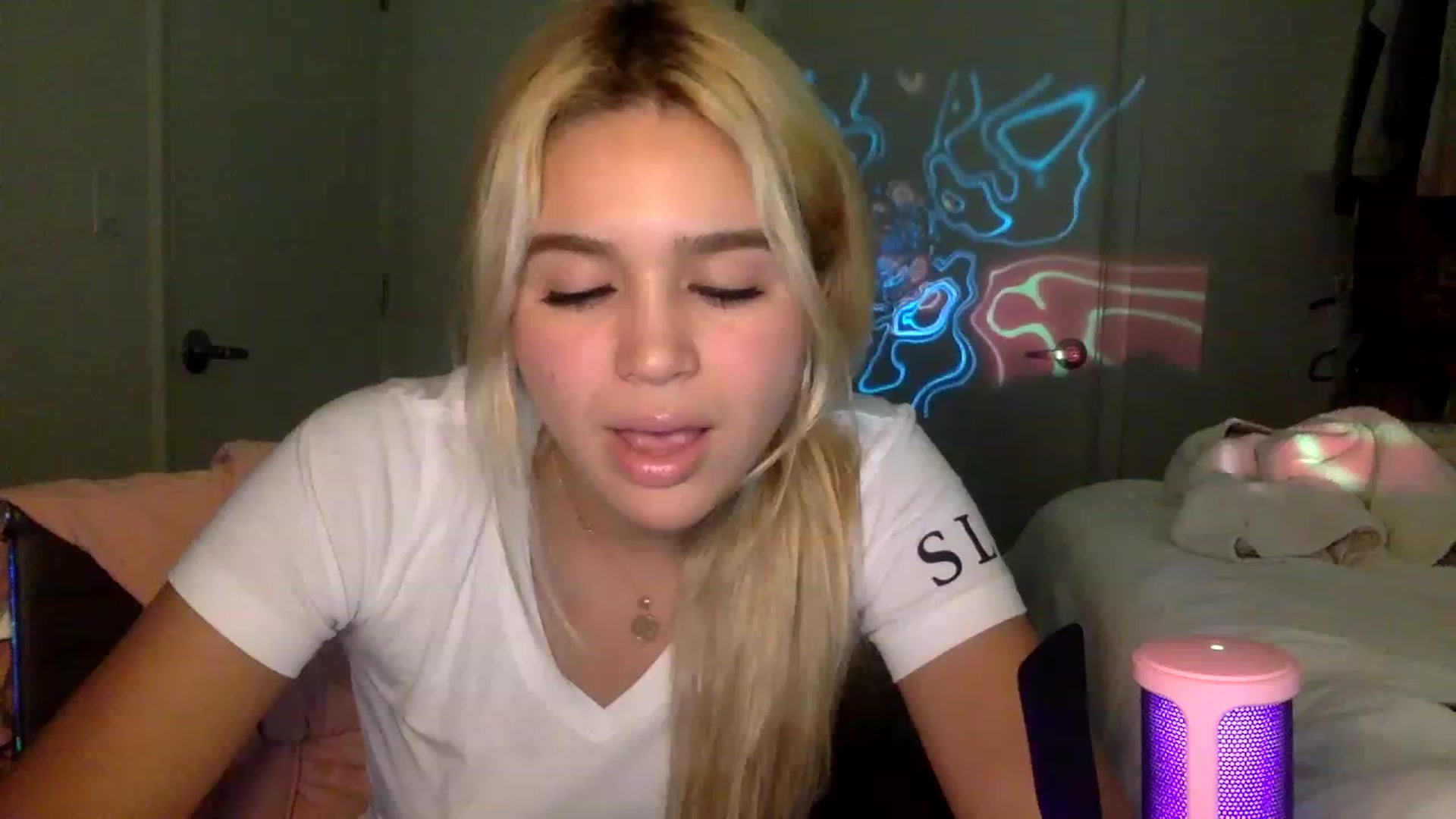 Gallery image thumbnail from sincerelypeny's myfreecams stream on, 01/20/2023, 08:51 image 18 of 20