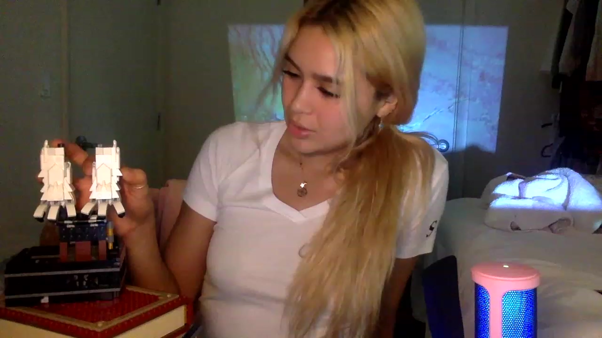 Gallery image thumbnail from sincerelypeny's myfreecams stream on, 01/20/2023, 08:51 image 14 of 20