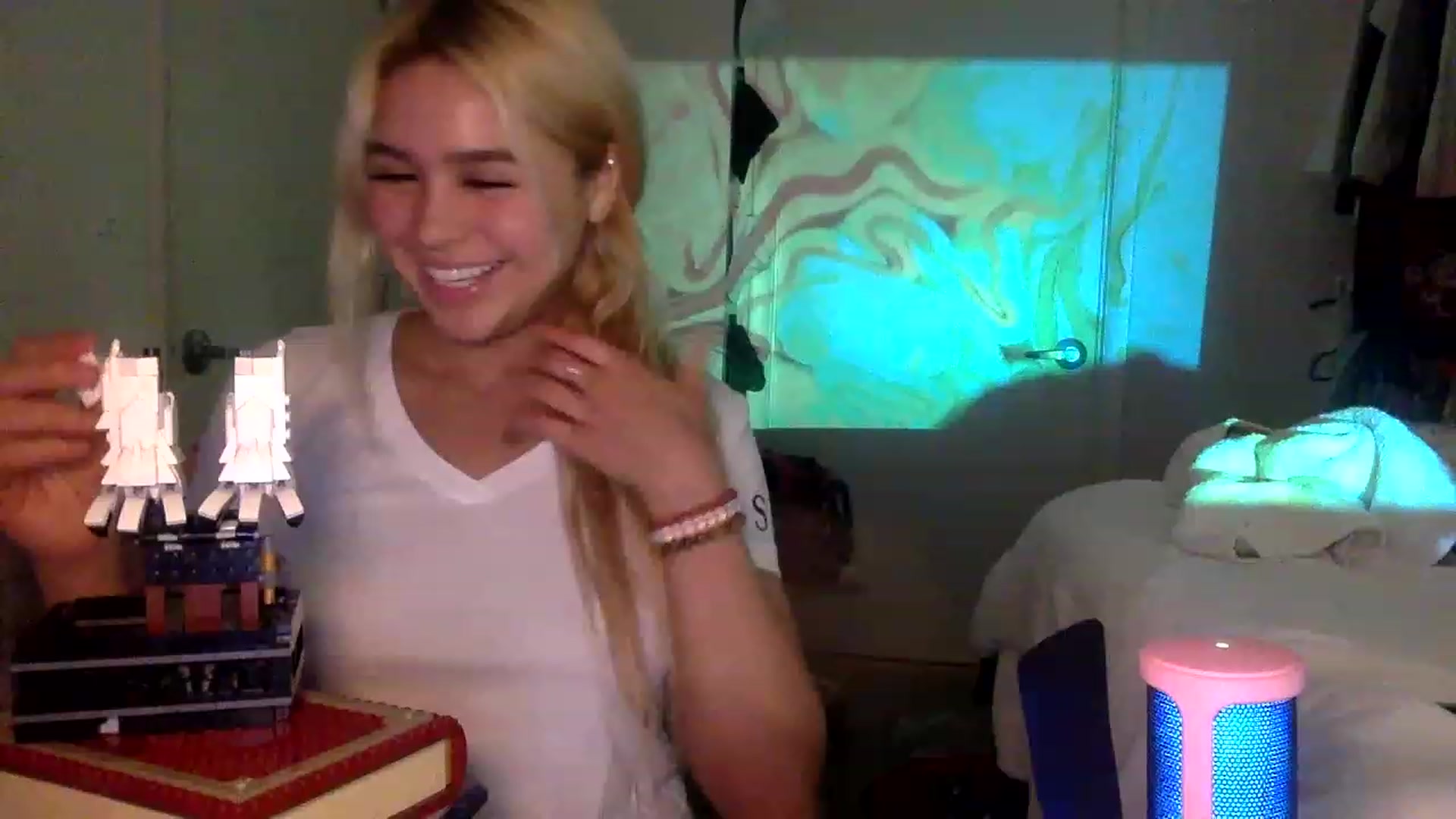 Gallery image thumbnail from sincerelypeny's myfreecams stream on, 01/20/2023, 08:51 image 12 of 20