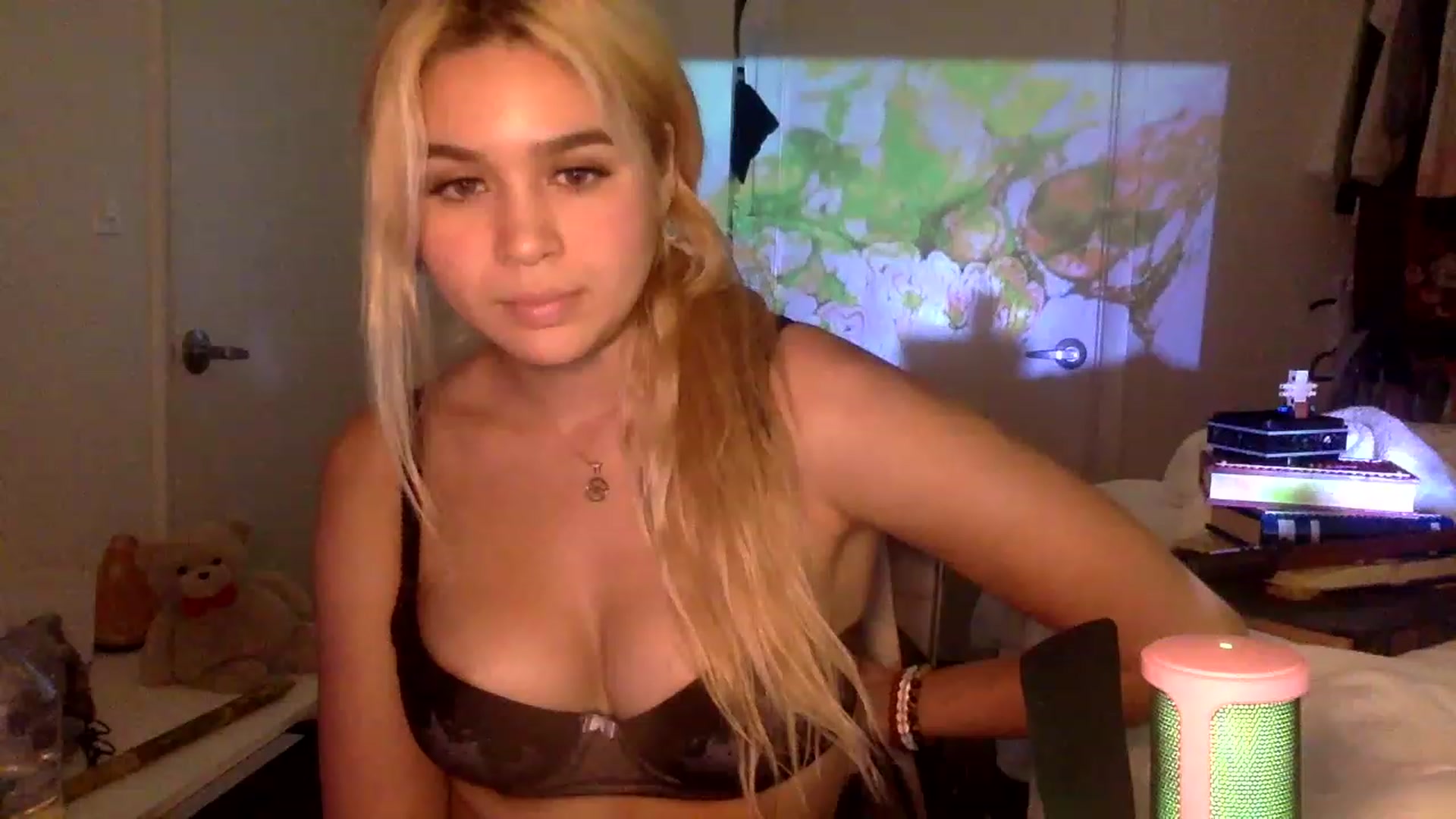Gallery image thumbnail from sincerelypeny's myfreecams stream on, 01/20/2023, 08:51 image 1 of 20