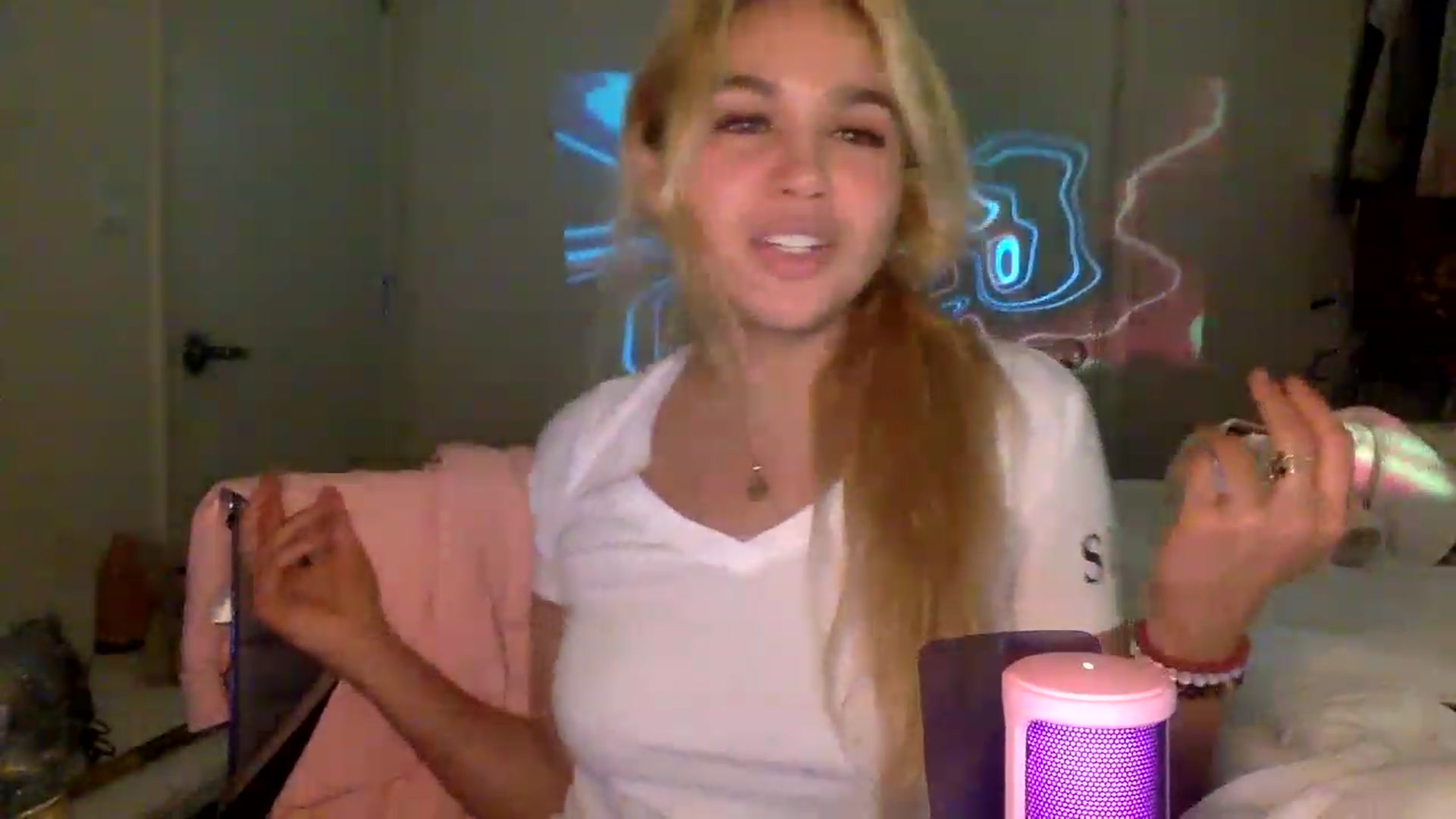 Gallery image thumbnail from sincerelypeny's myfreecams stream on, 01/20/2023, 08:51 image 19 of 20