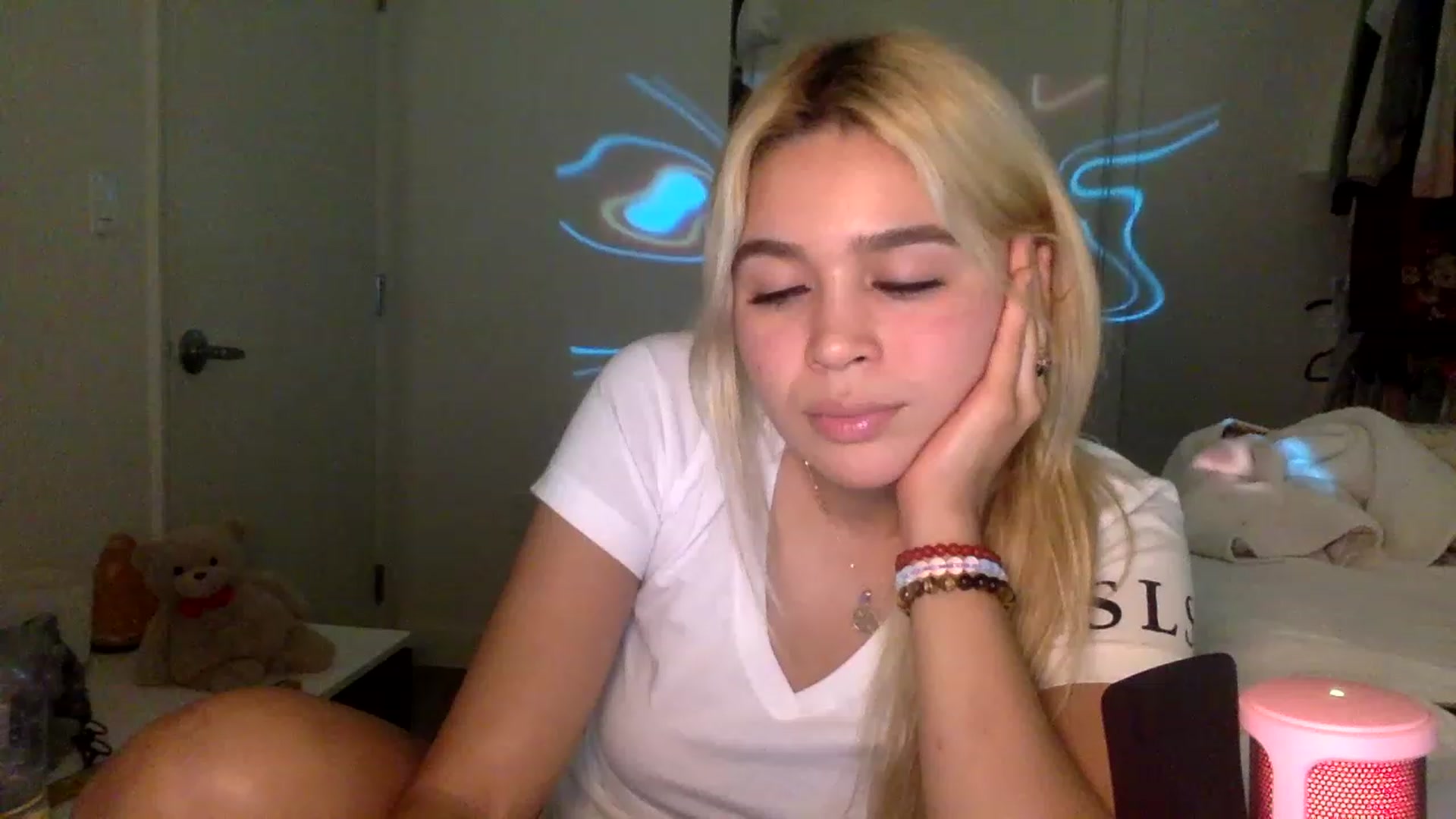 Gallery image thumbnail from sincerelypeny's myfreecams stream on, 01/20/2023, 09:31 image 18 of 20