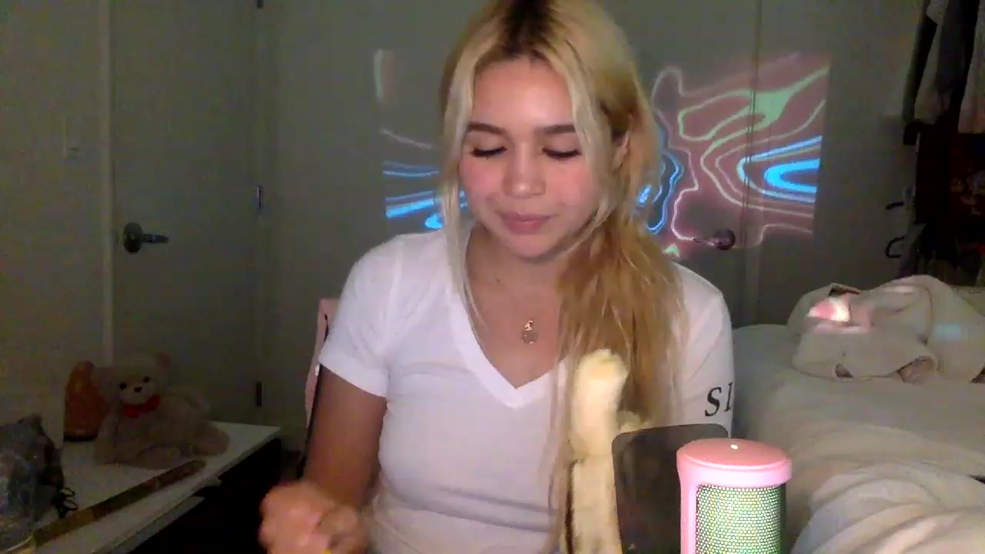 Gallery image thumbnail from sincerelypeny's myfreecams stream on, 01/20/2023, 09:31 image 8 of 20