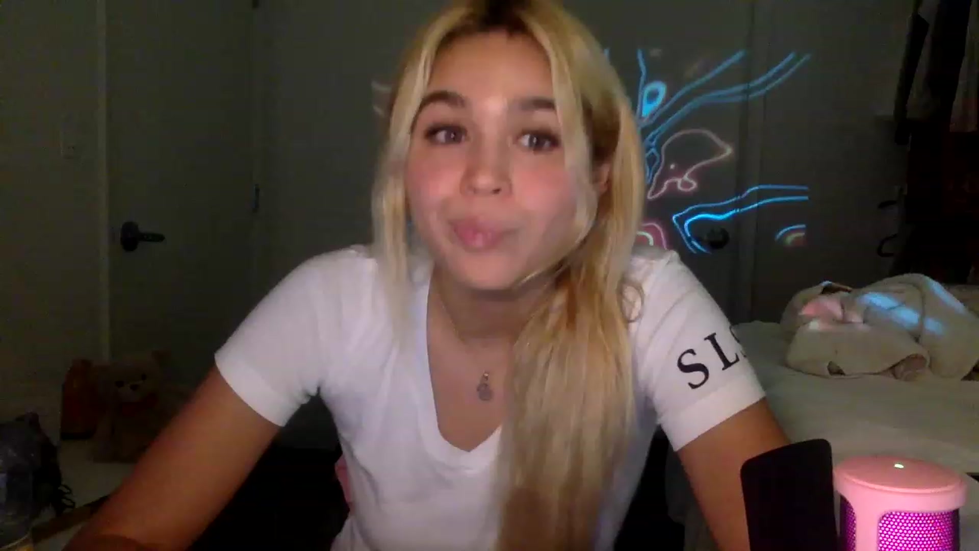 Gallery image thumbnail from sincerelypeny's myfreecams stream on, 01/20/2023, 09:31 image 15 of 20