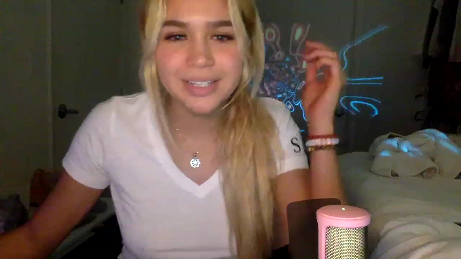 Gallery image thumbnail from sincerelypeny's myfreecams stream on, 01/20/2023, 09:31 image 5 of 20