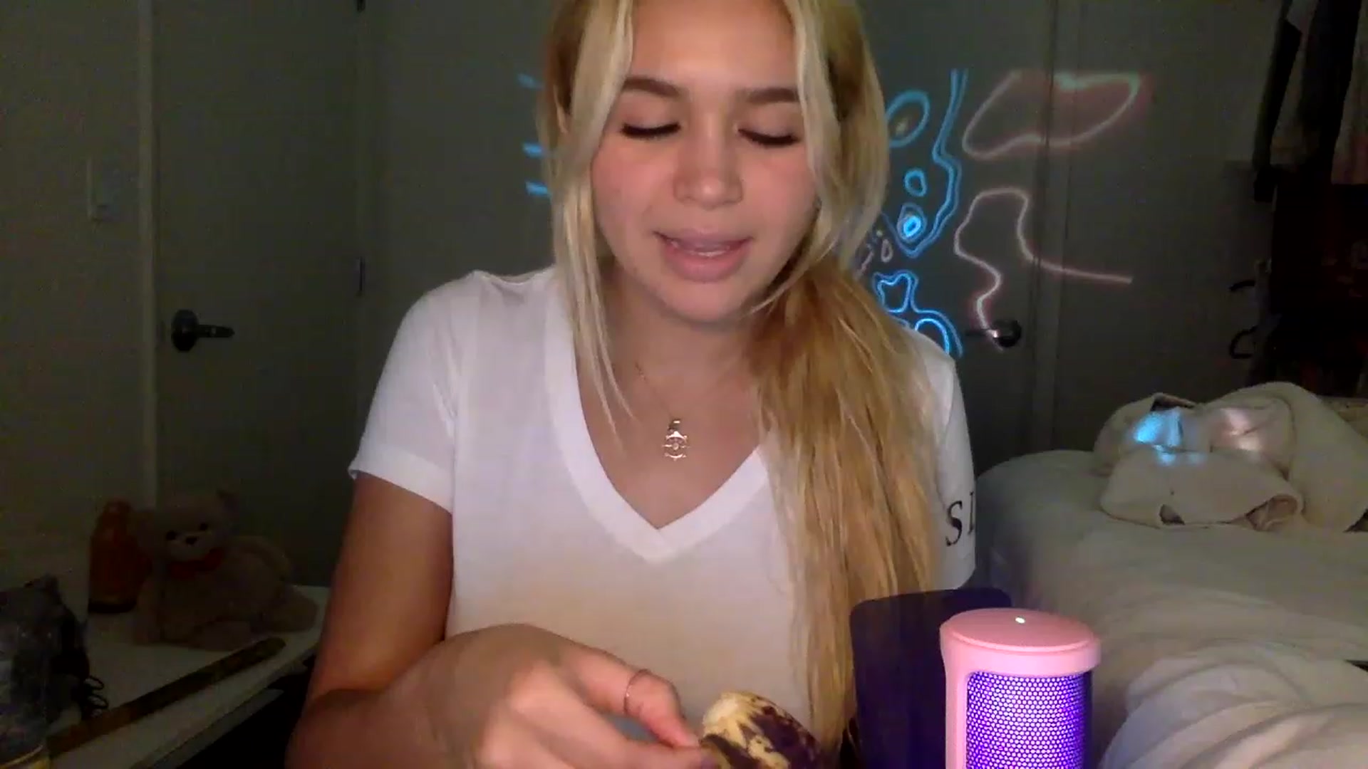 Gallery image thumbnail from sincerelypeny's myfreecams stream on, 01/20/2023, 09:31 image 6 of 20