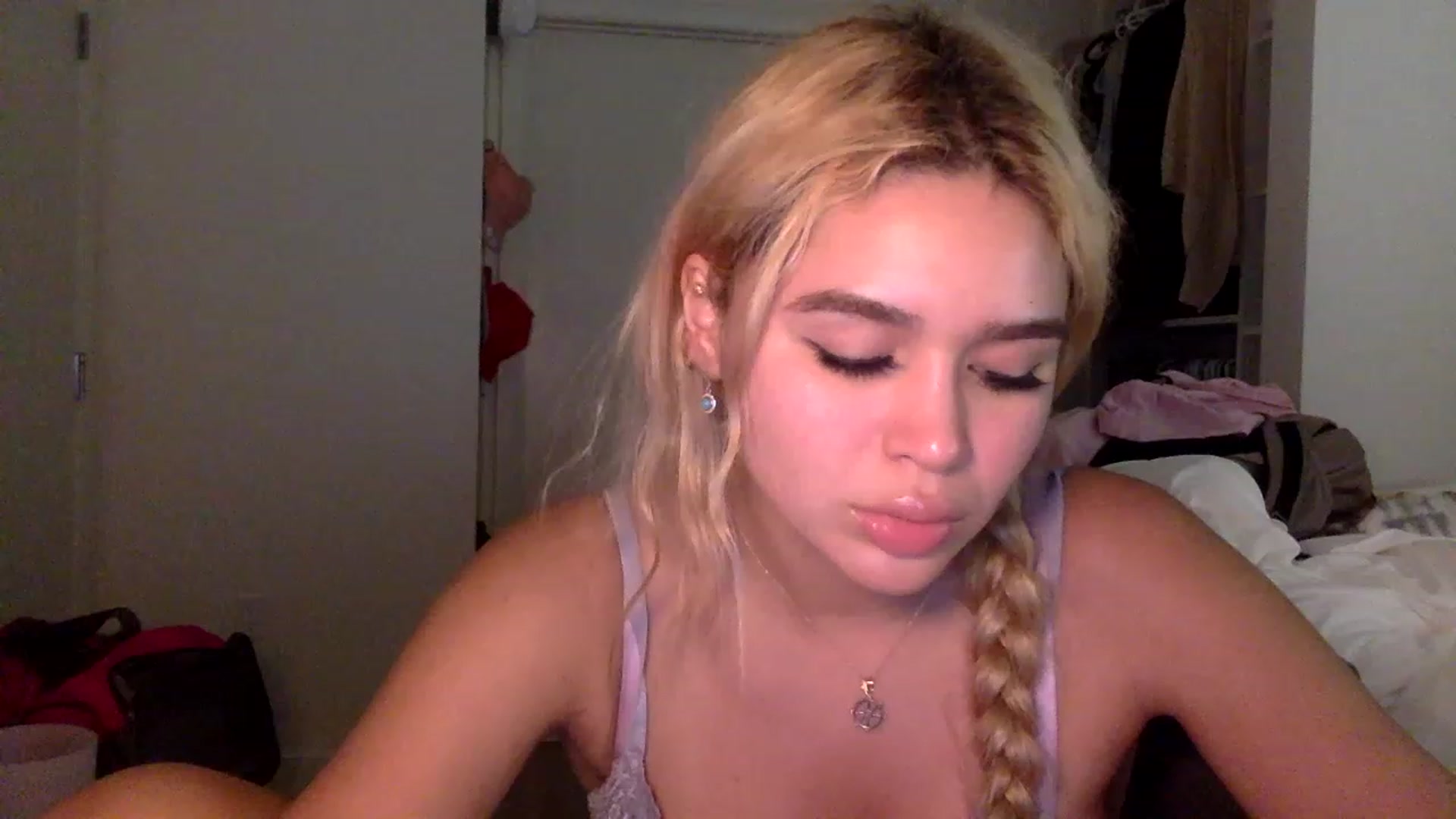 Gallery image thumbnail from sincerelypeny's myfreecams stream on, 01/27/2023, 03:45 image 6 of 20