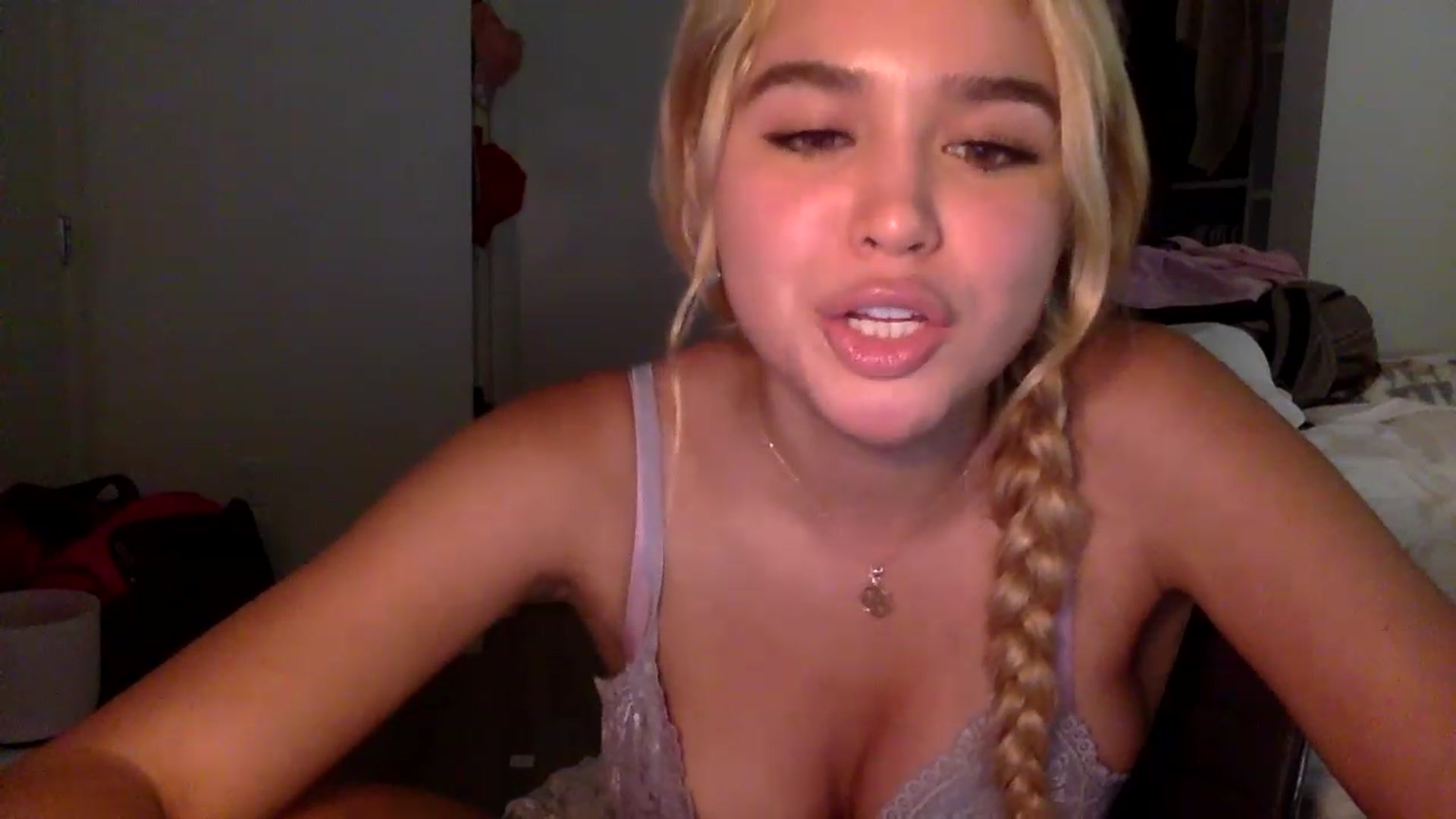 Gallery image thumbnail from sincerelypeny's myfreecams stream on, 01/27/2023, 03:45 image 17 of 20