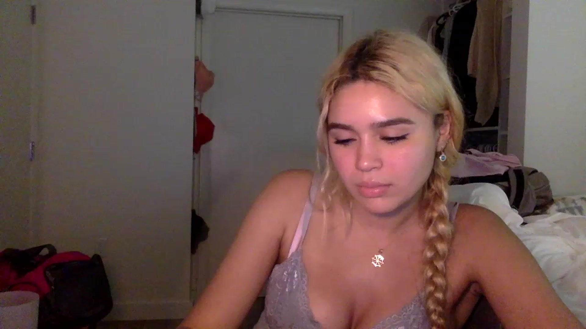 Gallery image thumbnail from sincerelypeny's myfreecams stream on, 01/27/2023, 03:45 image 5 of 20