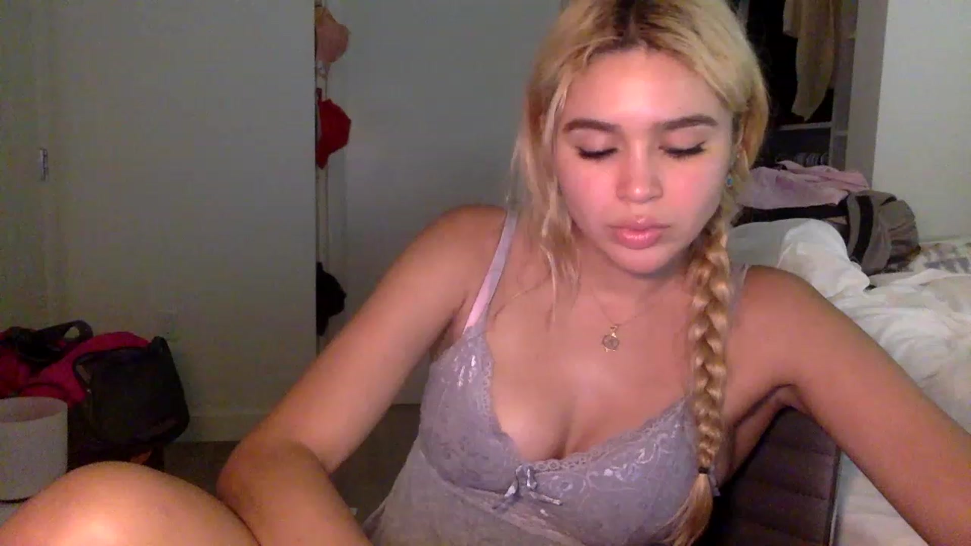Gallery image thumbnail from sincerelypeny's myfreecams stream on, 01/27/2023, 03:45 image 7 of 20