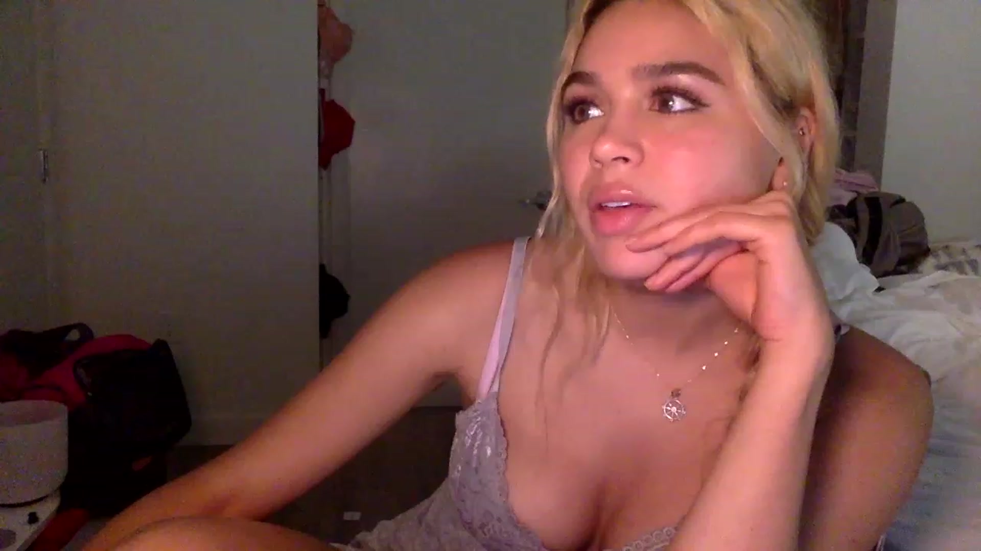 Gallery image thumbnail from sincerelypeny's myfreecams stream on, 01/27/2023, 03:45 image 10 of 20