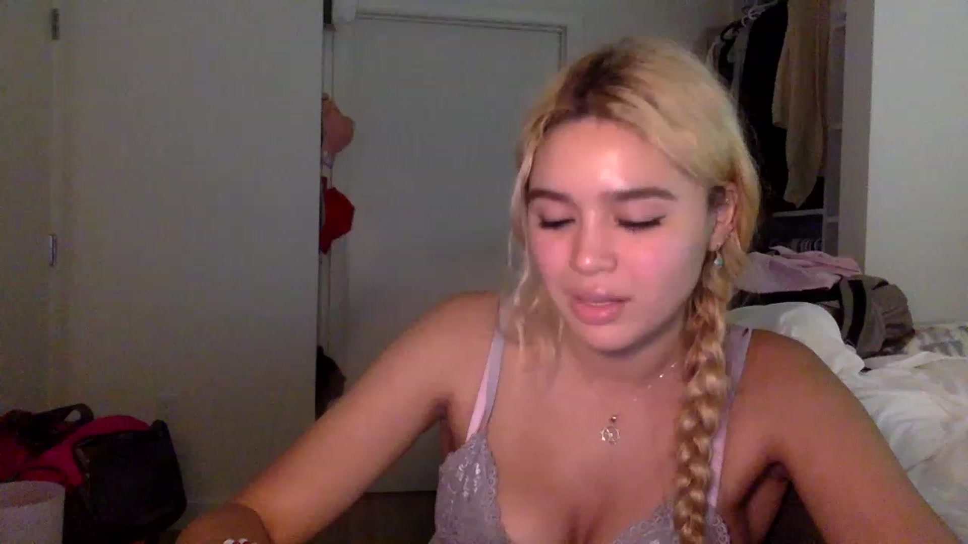Gallery image thumbnail from sincerelypeny's myfreecams stream on, 01/27/2023, 03:45 image 4 of 20