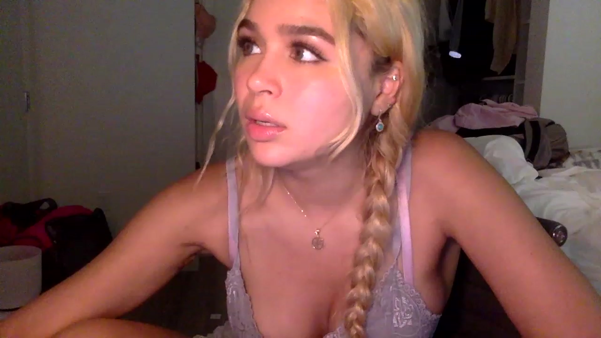 Gallery image thumbnail from sincerelypeny's myfreecams stream on, 01/27/2023, 03:45 image 9 of 20