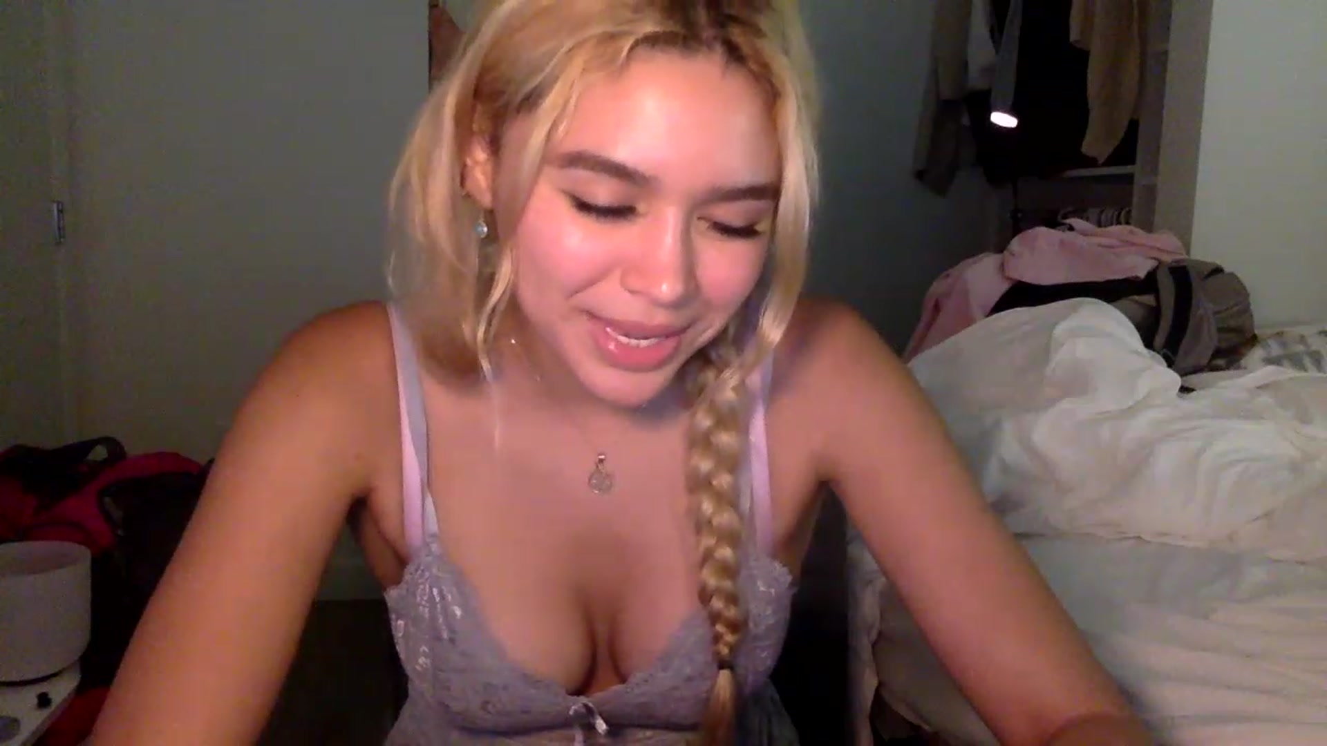 Gallery image thumbnail from sincerelypeny's myfreecams stream on, 01/27/2023, 03:45 image 19 of 20